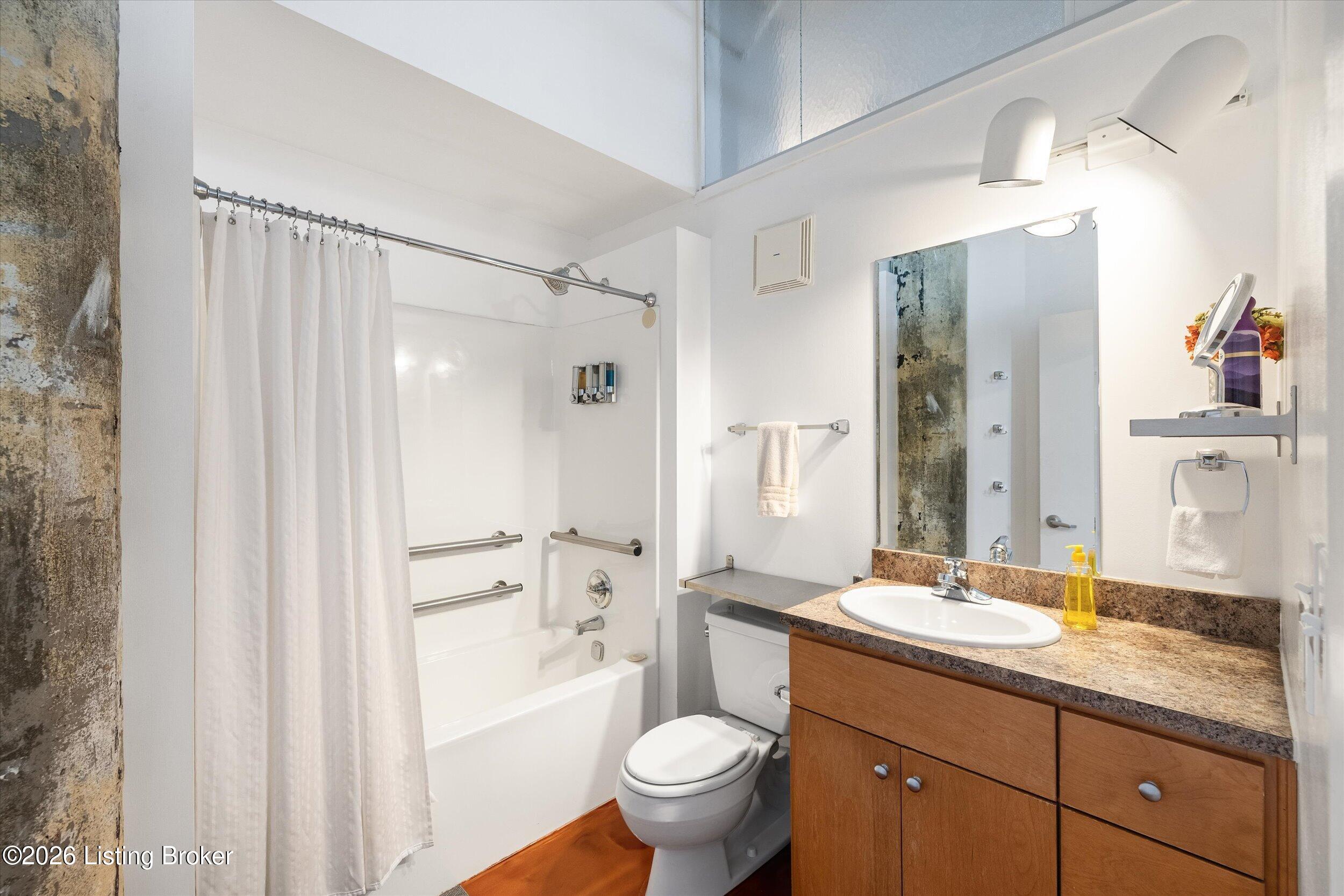 815 W Market St 706 Property Photo 23