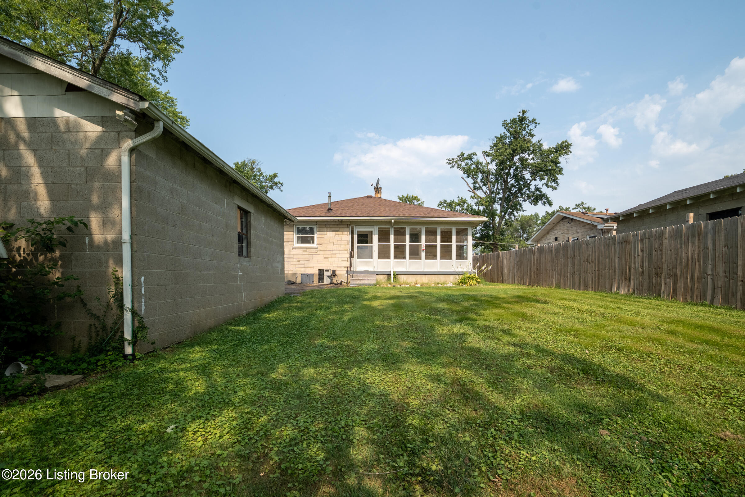 220 Lee St Property Photo 25