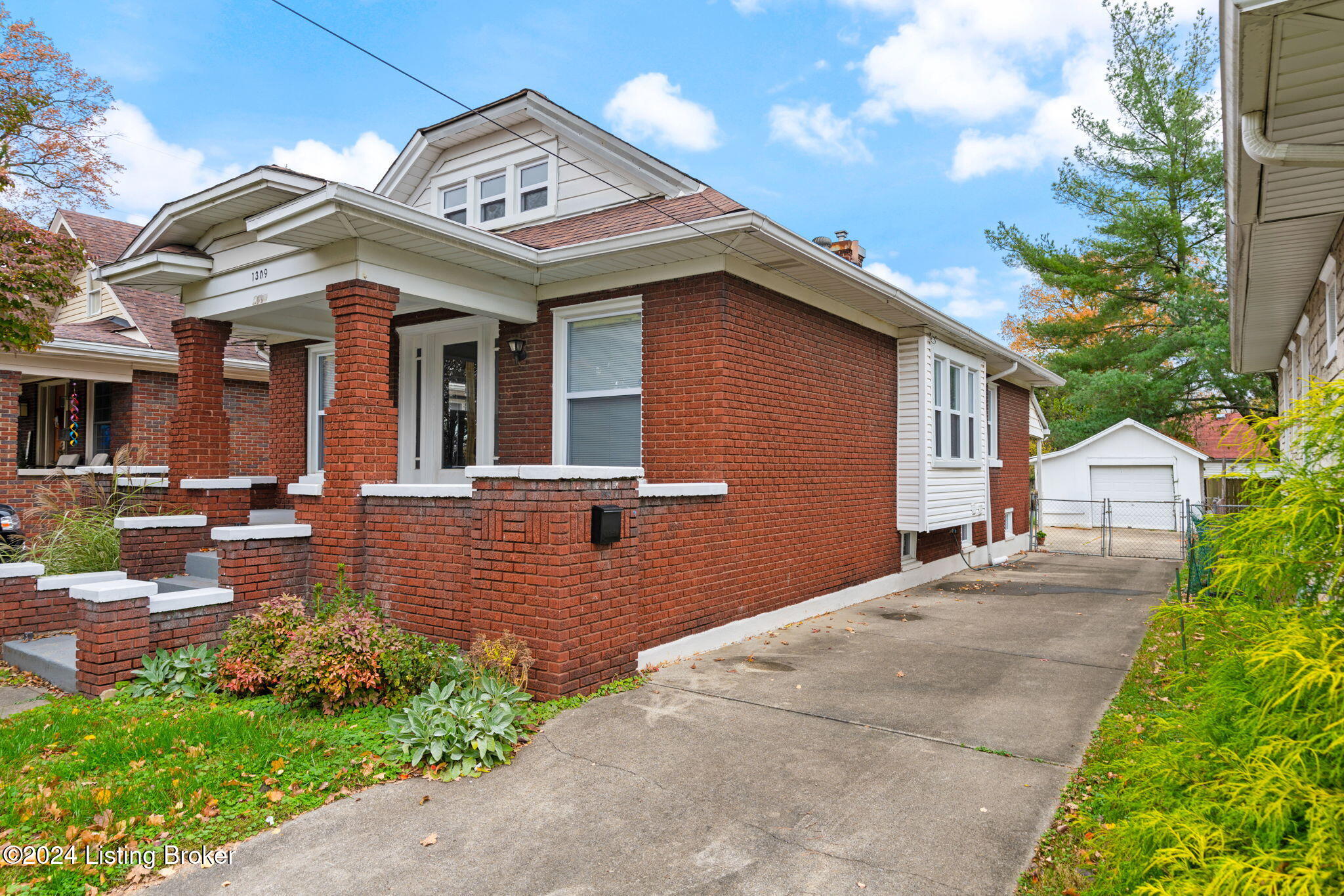1309 Lydia St Property Photo 5