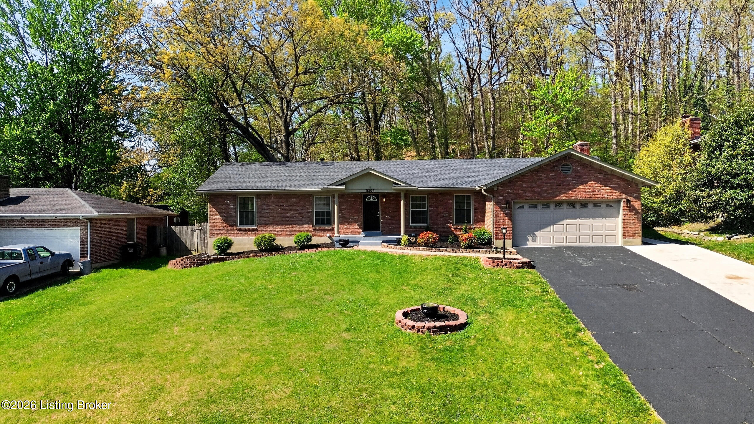 9206 Lakeridge Dr Property Photo 1