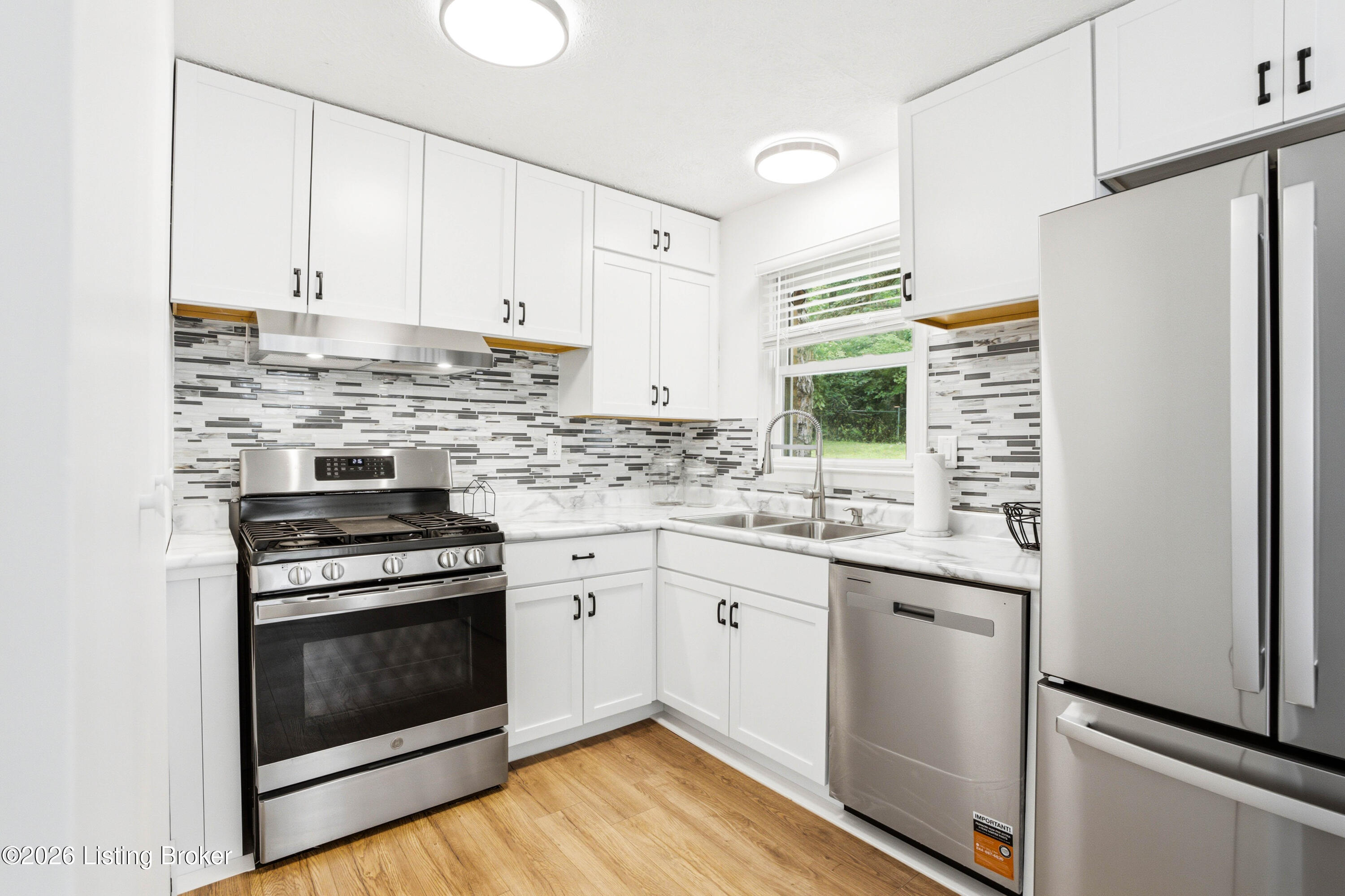 8213 Candelabrum Pl Property Photo 9