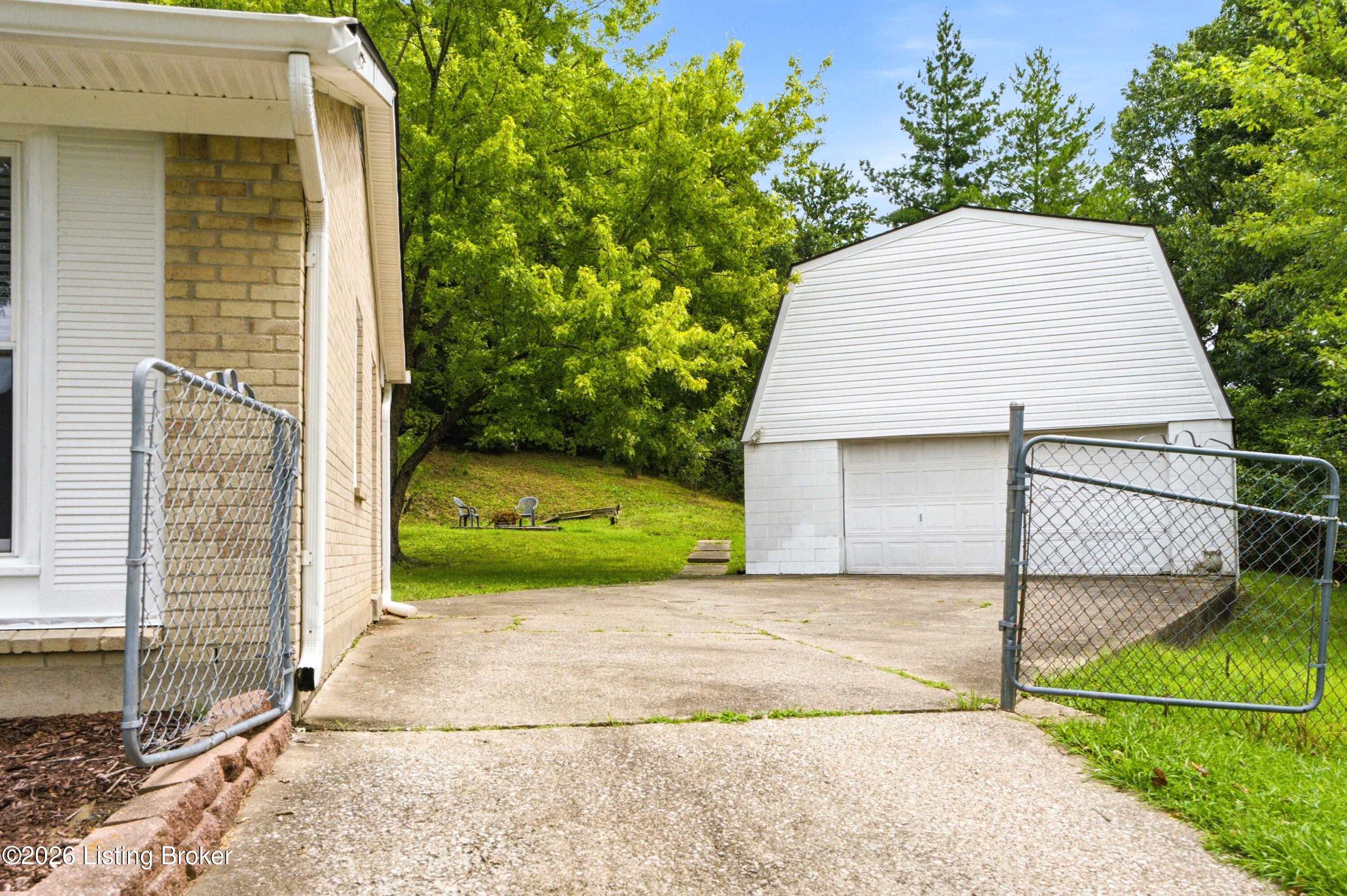 8213 Candelabrum Pl Property Photo 40