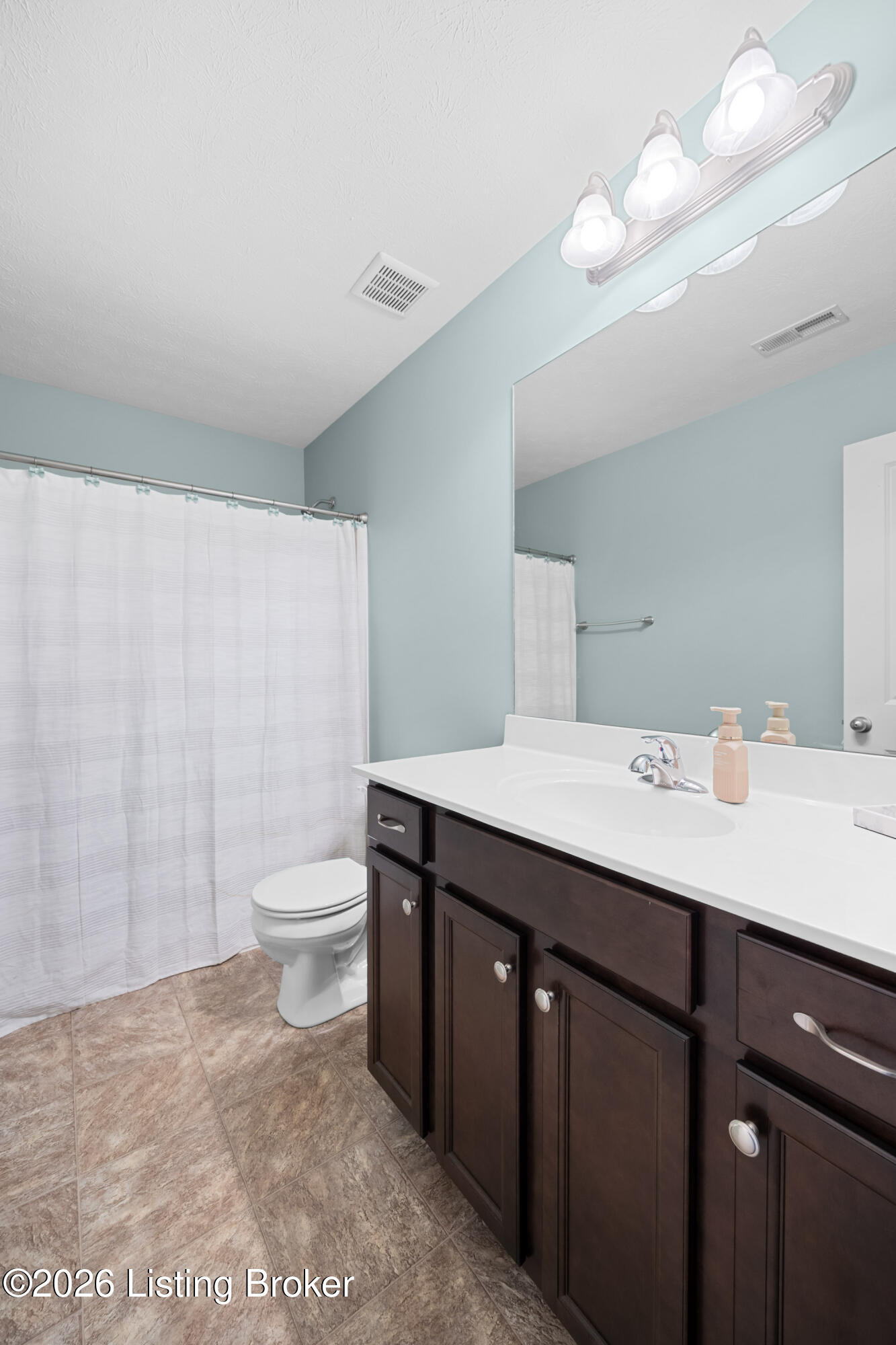 382 Villa Ln Property Photo 7