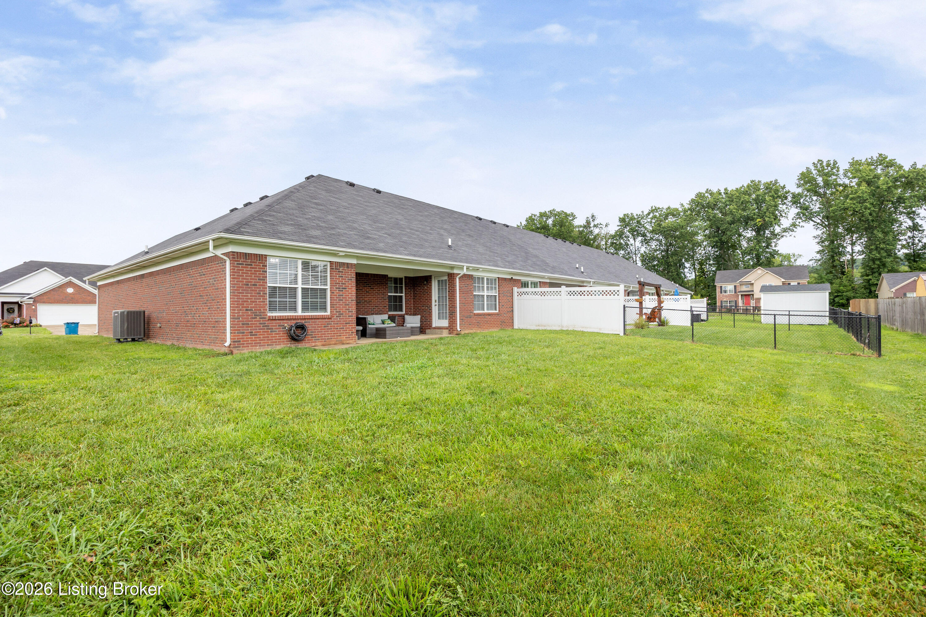 382 Villa Ln Property Photo 28
