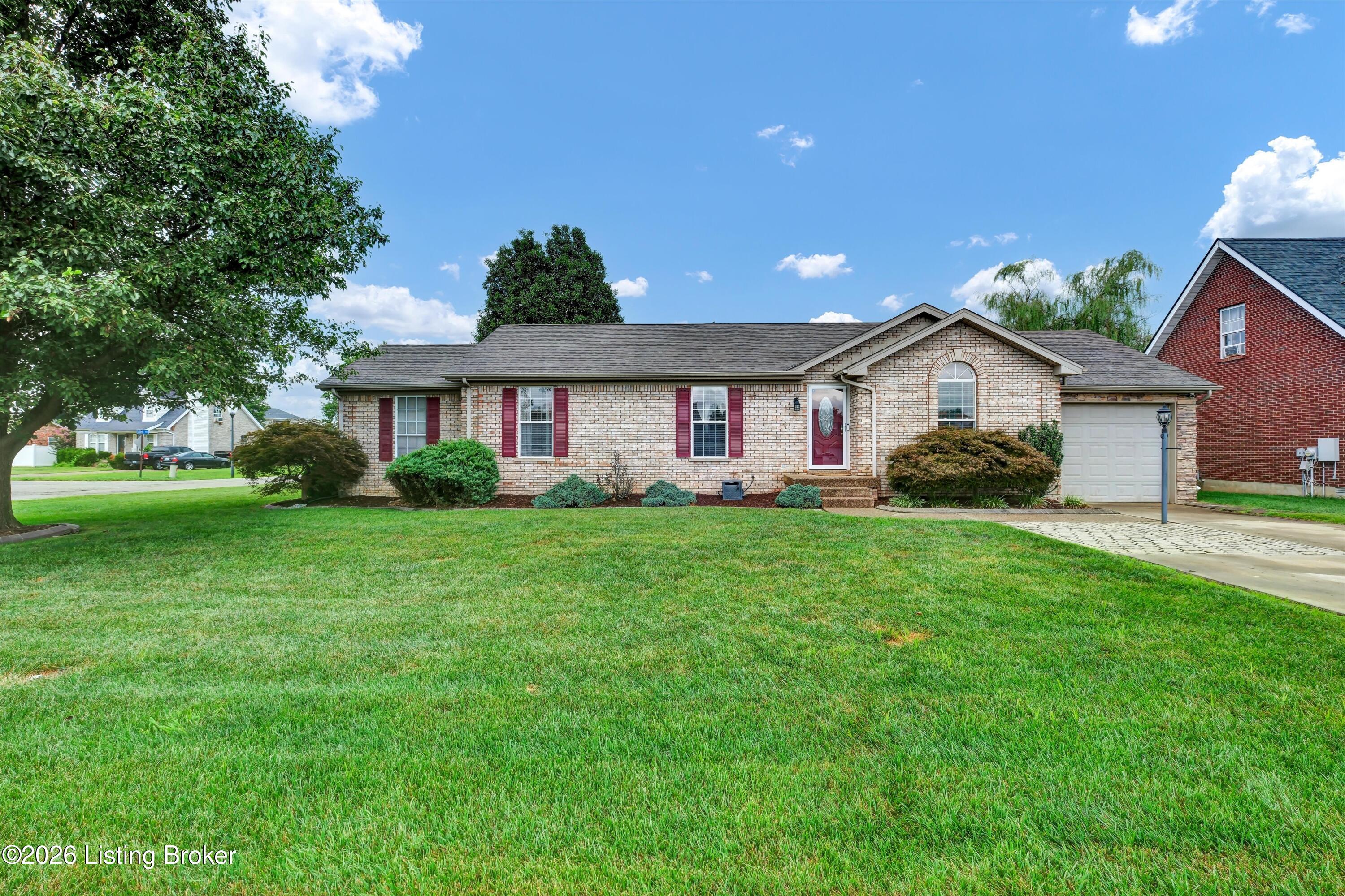112 Tyler Dr Property Photo 1