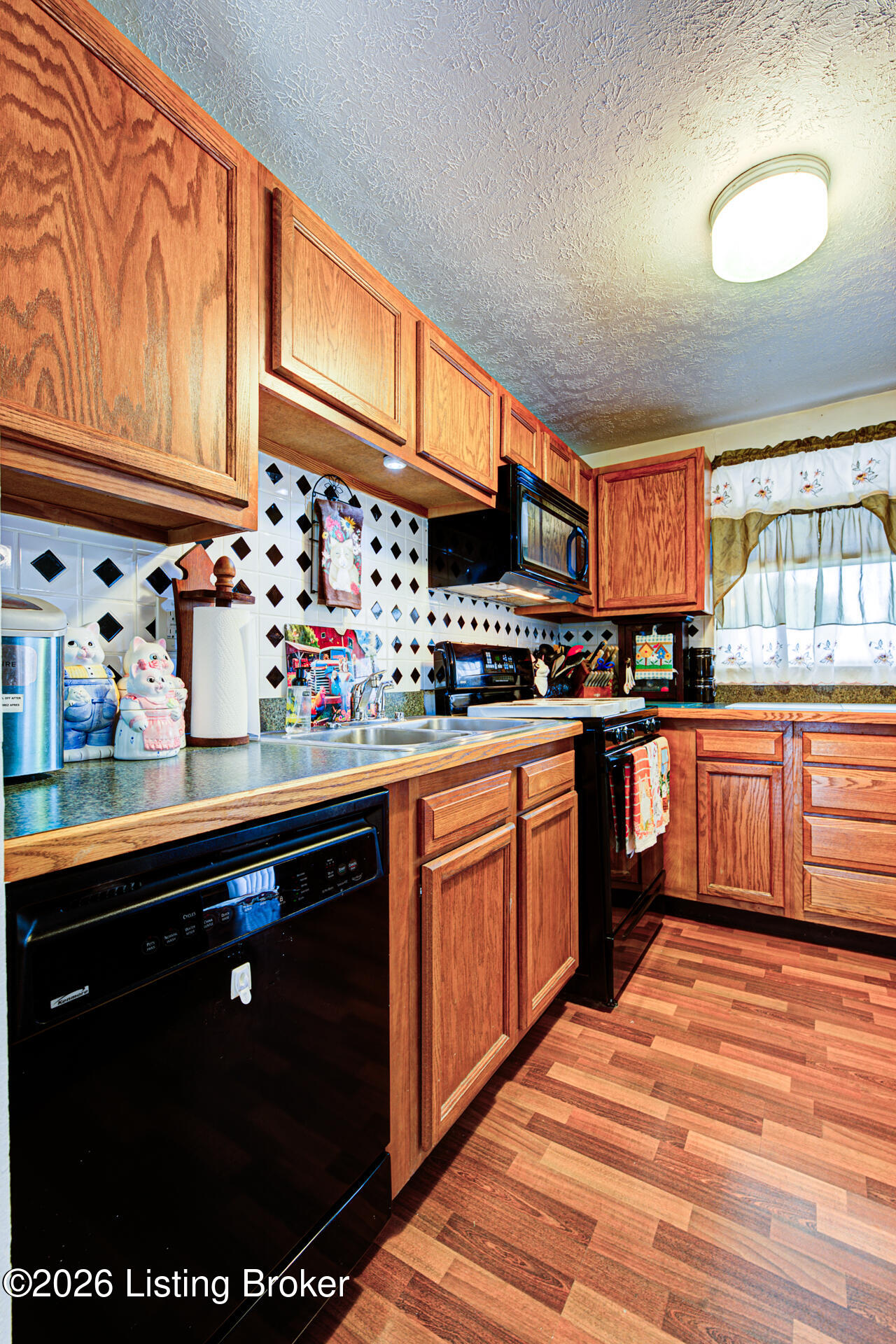 106 Canyon Ct Property Photo 8