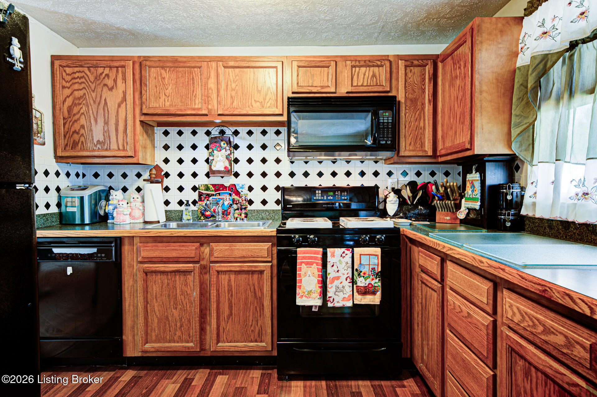106 Canyon Ct Property Photo 9