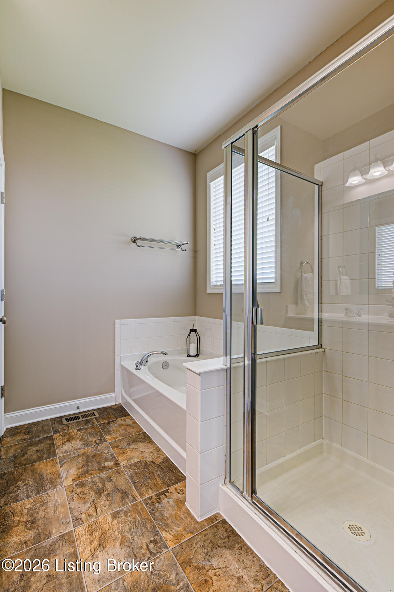 1005 Ashberry Dr Property Photo 20