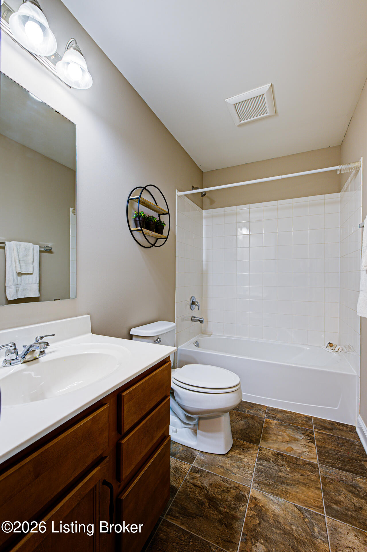 1005 Ashberry Dr Property Photo 27