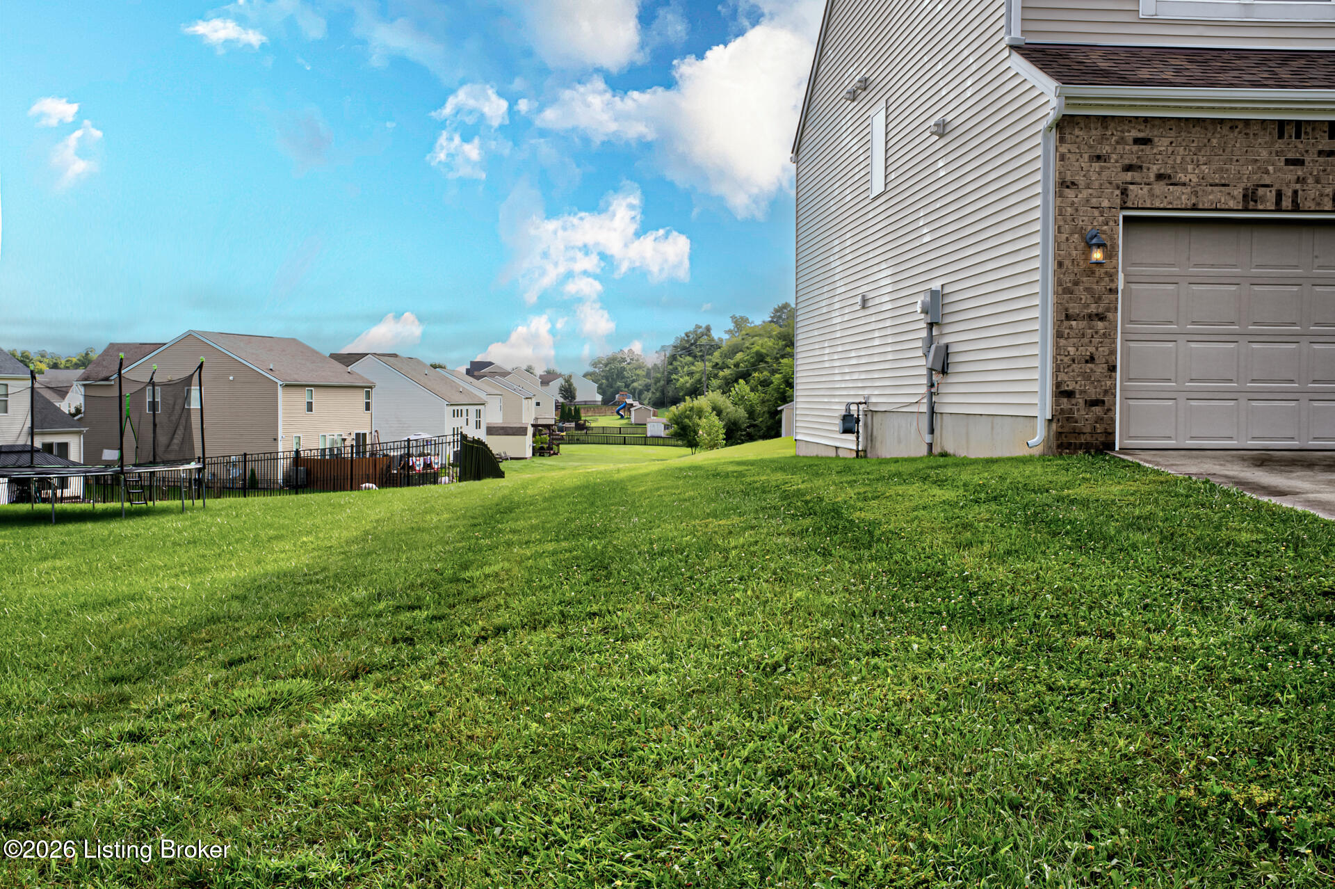 1005 Ashberry Dr Property Photo 32