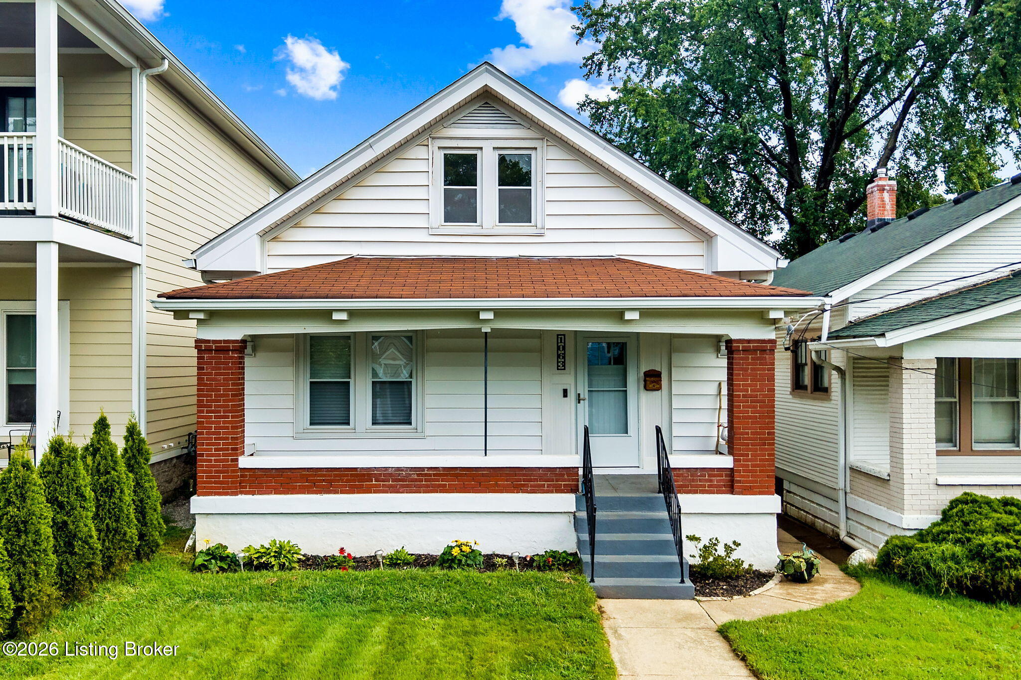 1063 Highland Ave Property Photo 1
