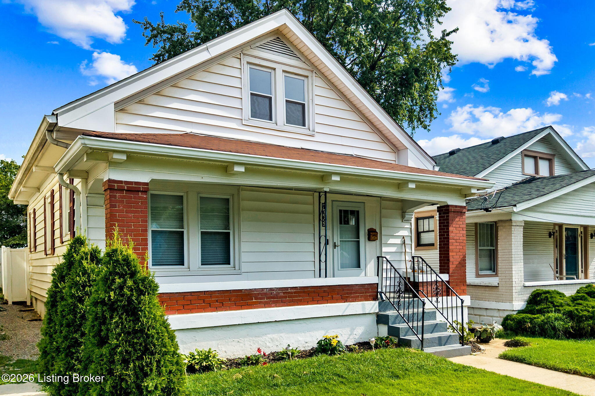 1063 Highland Ave Property Photo 4