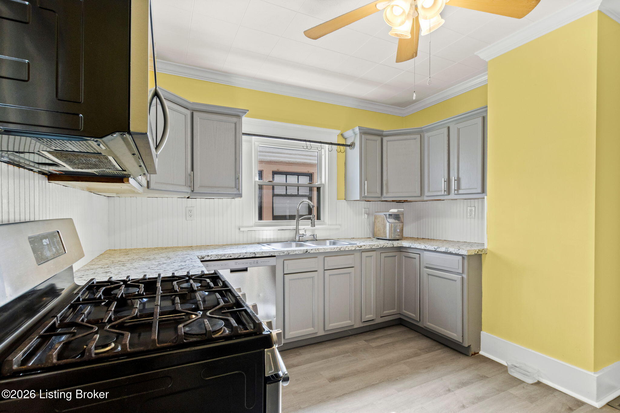 1063 Highland Ave Property Photo 15