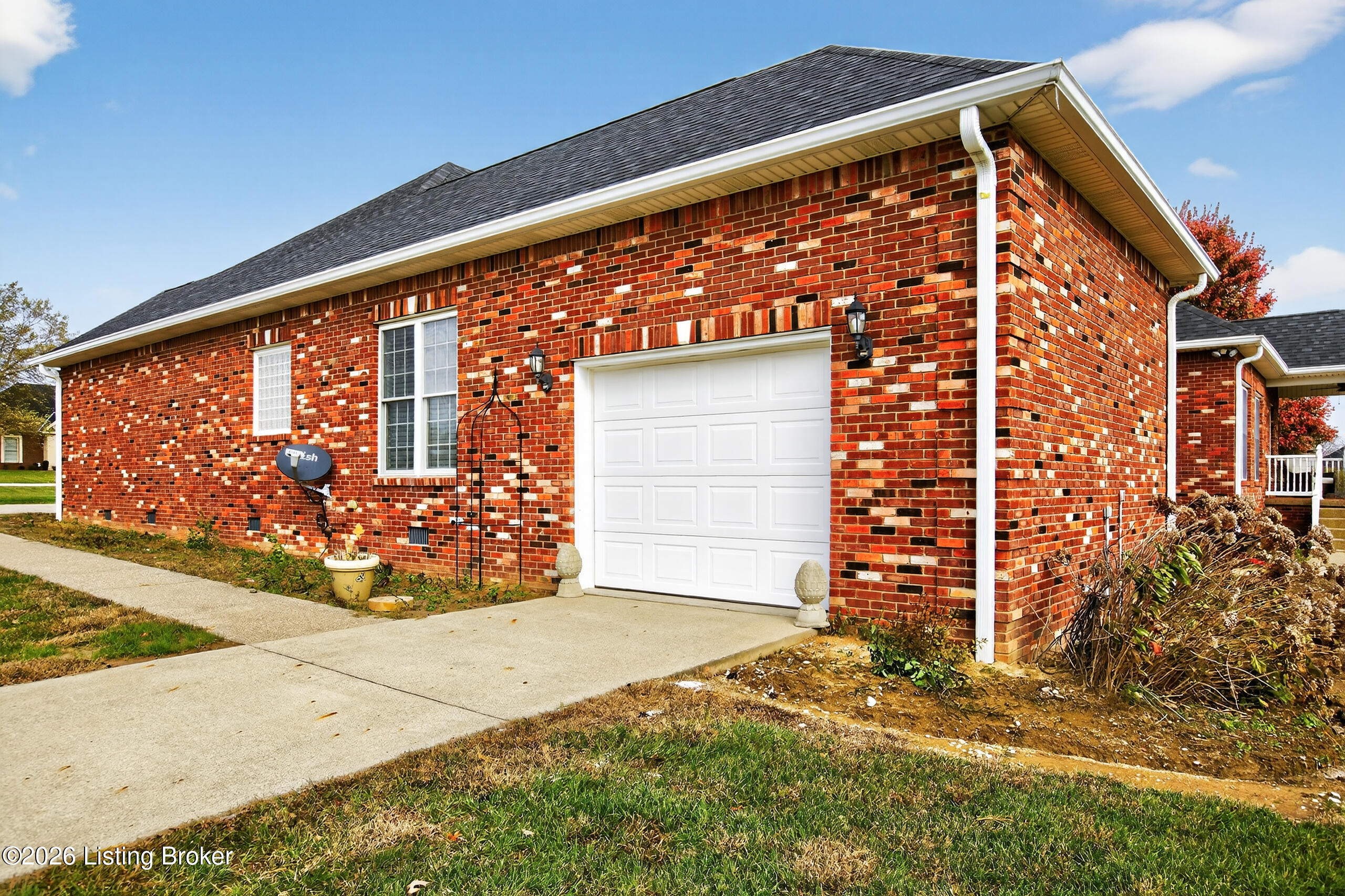 230 Rosewood Dr Property Photo 45