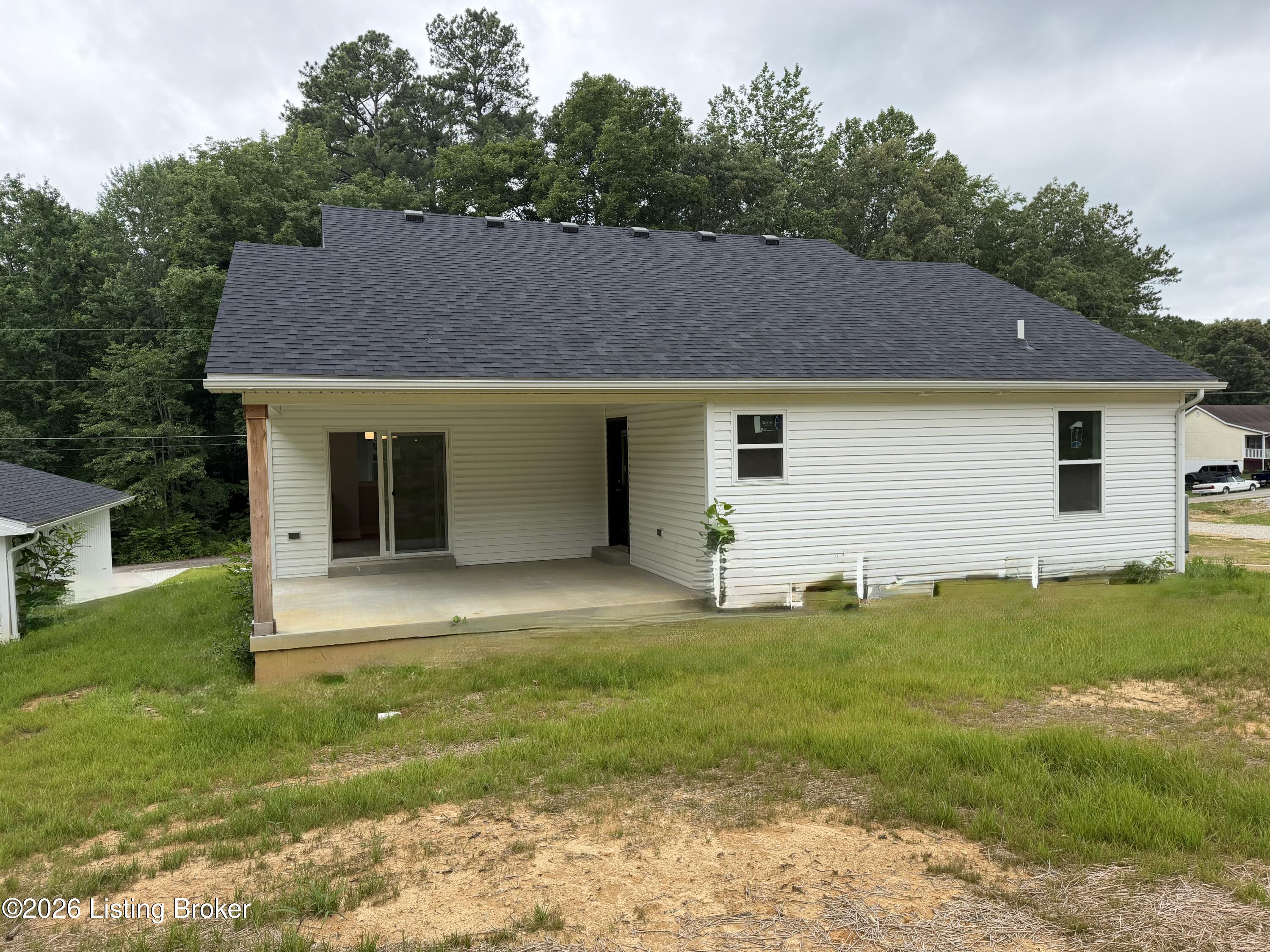 412 Woods Rd Property Photo 5