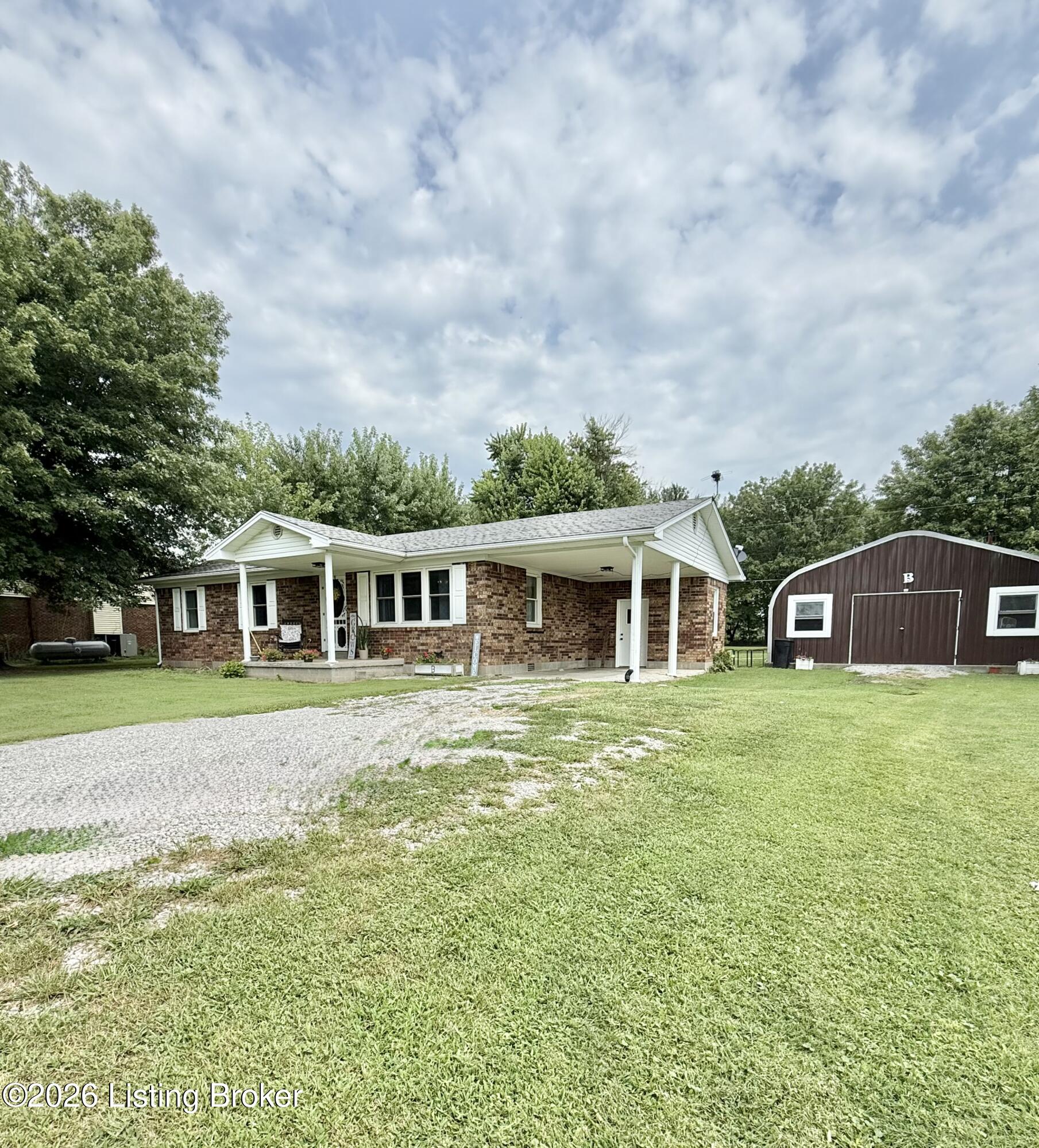 1426 Millerstown Rd Property Photo 5