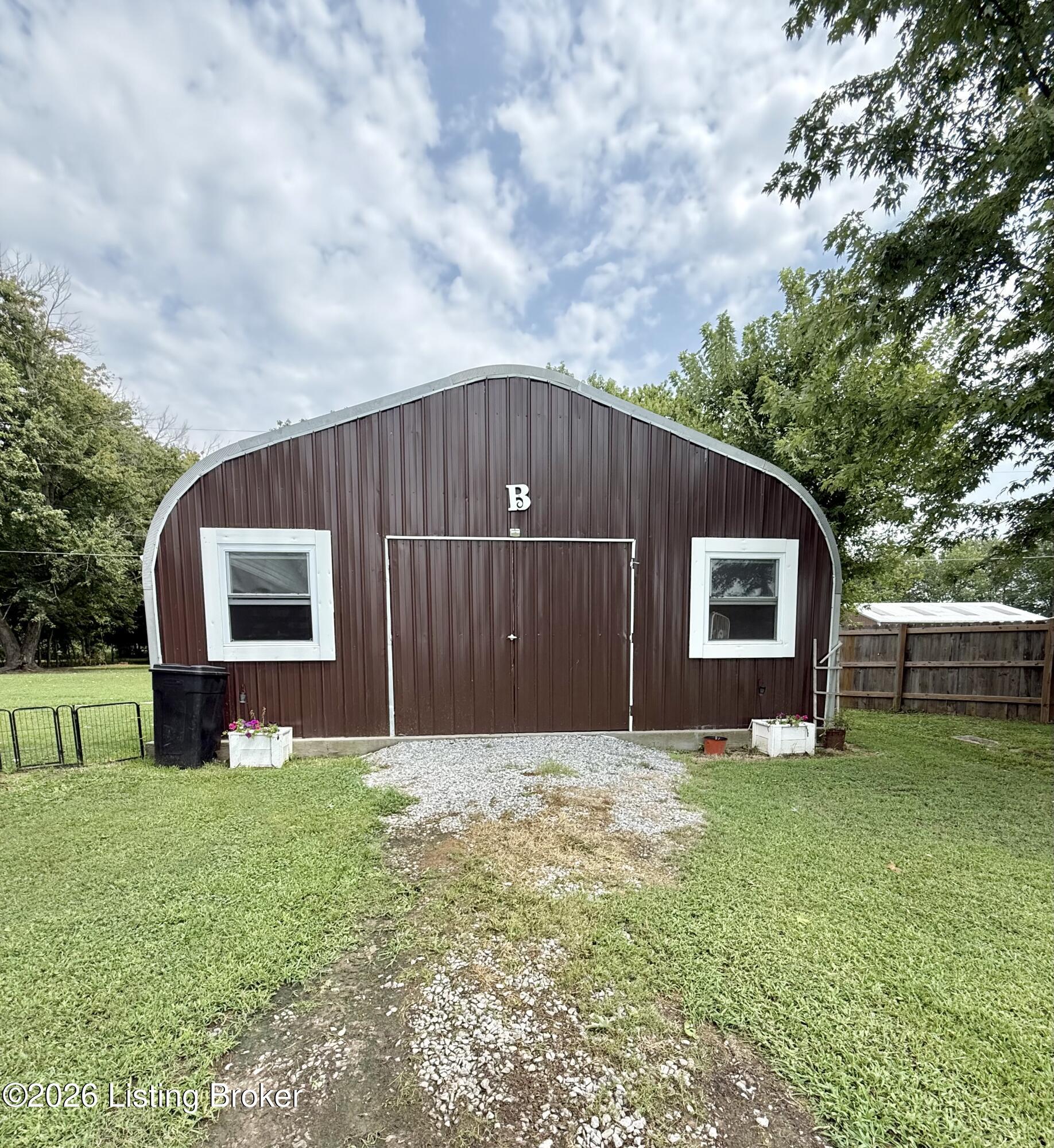 1426 Millerstown Rd Property Photo 6