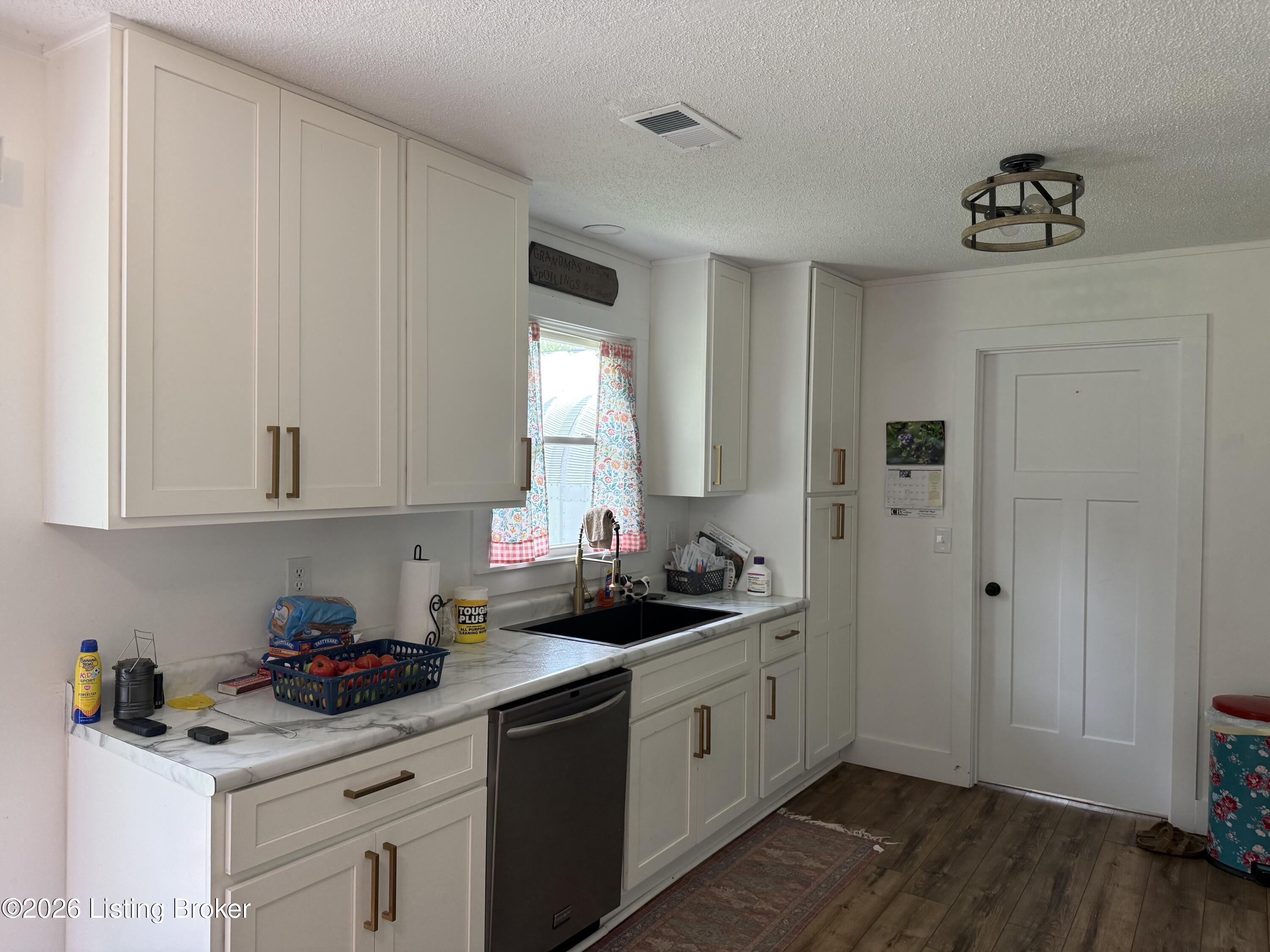 1426 Millerstown Rd Property Photo 11