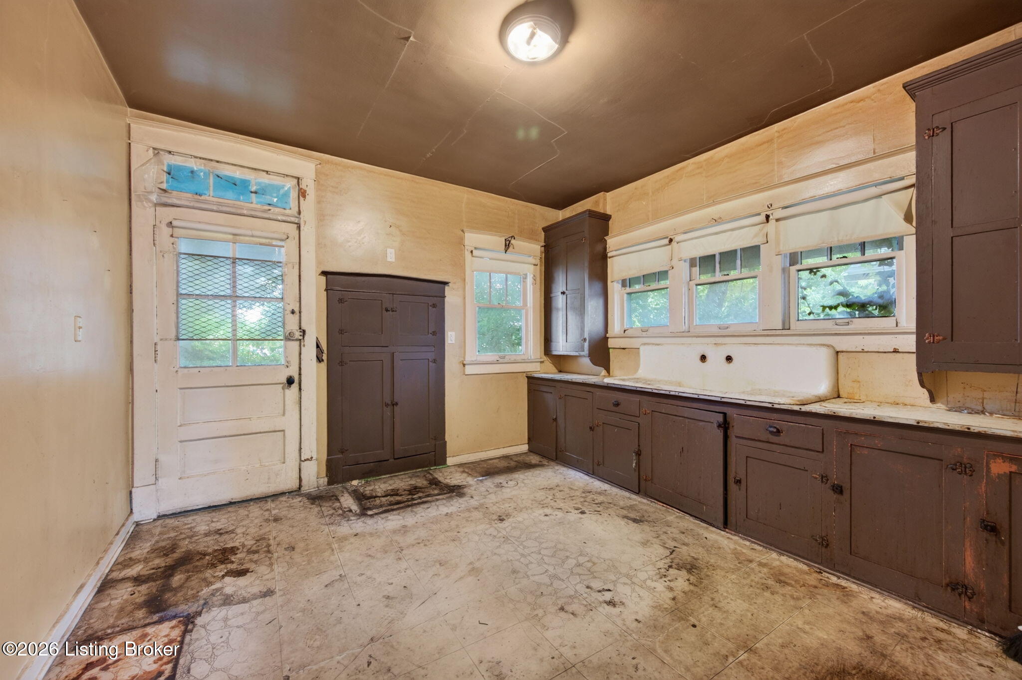 3600 W Market St Property Photo 15