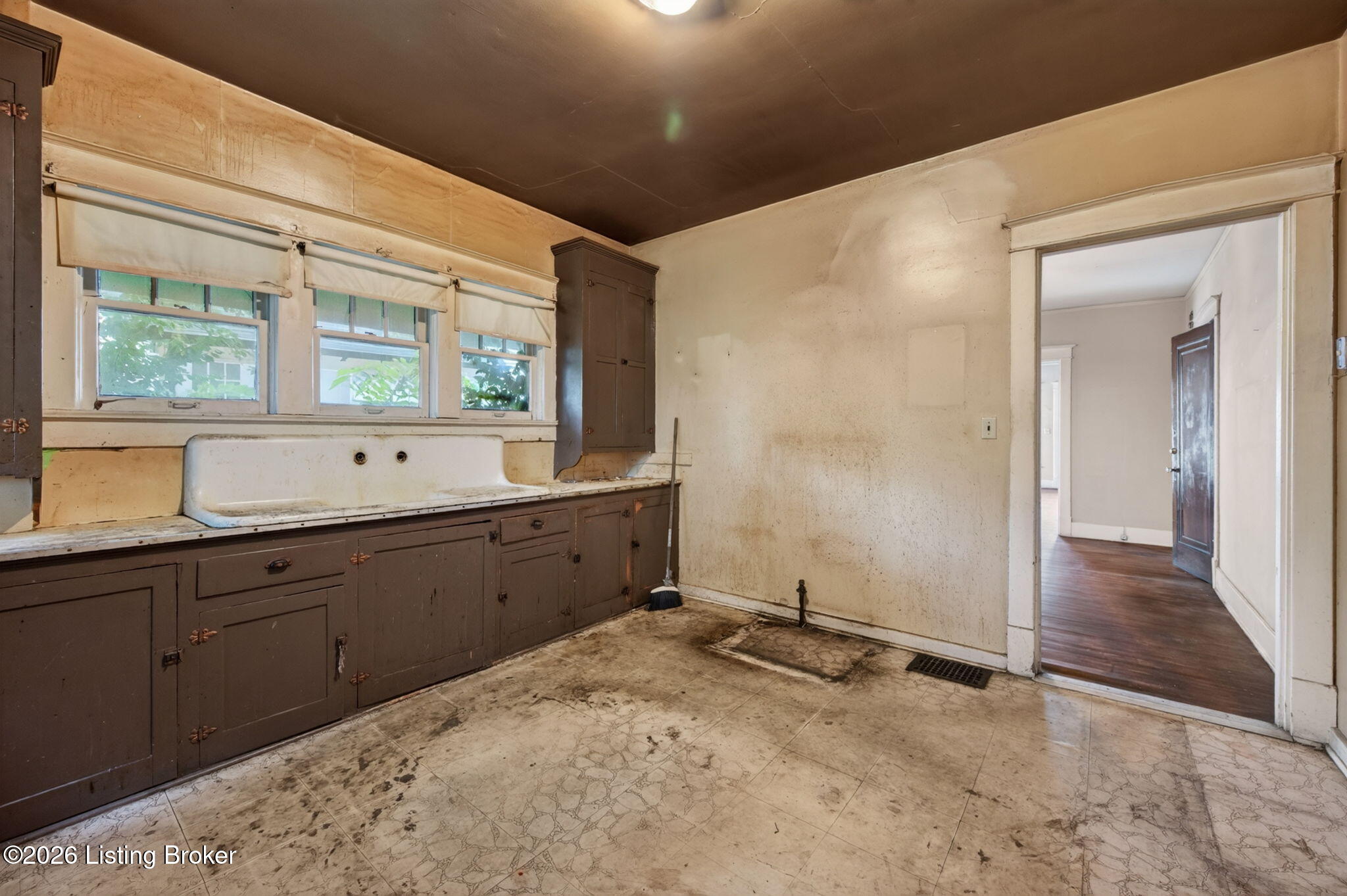 3600 W Market St Property Photo 16
