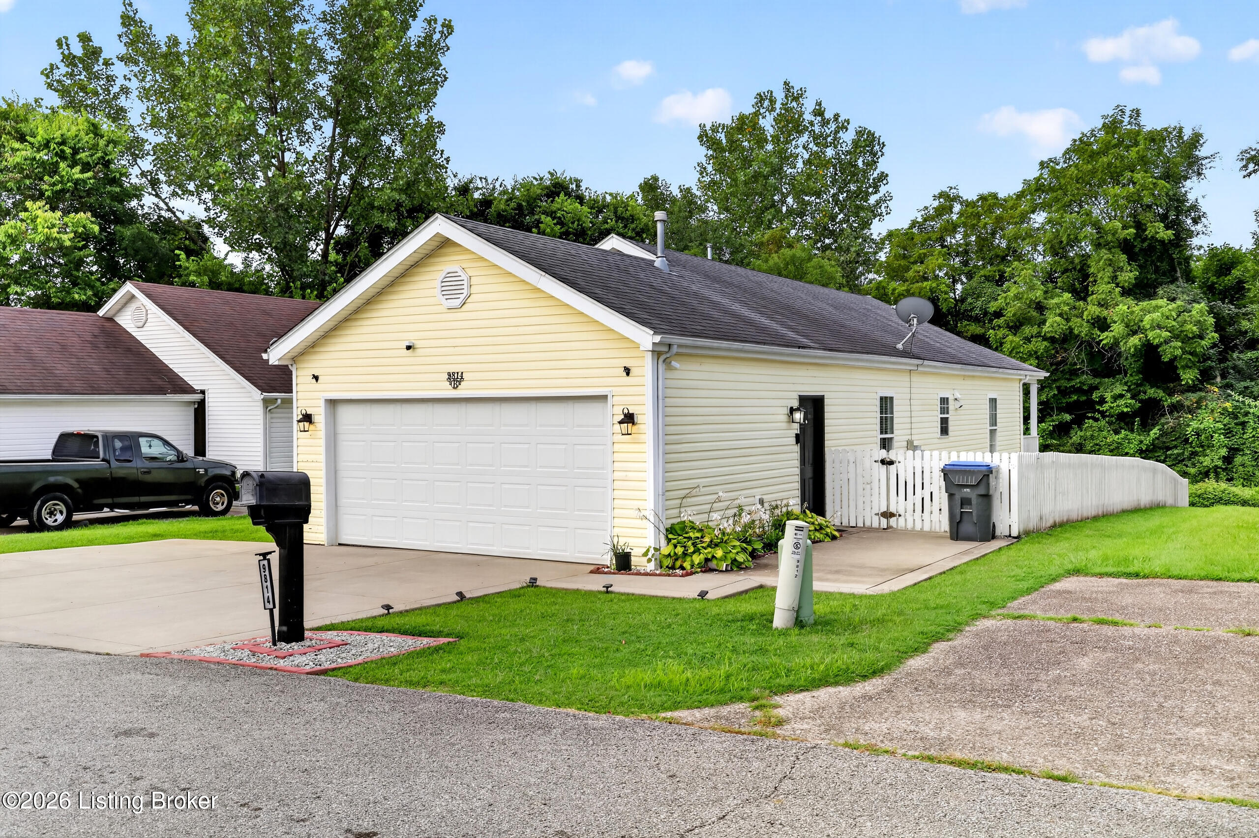 9814 Williamsborough Ln Property Photo 2