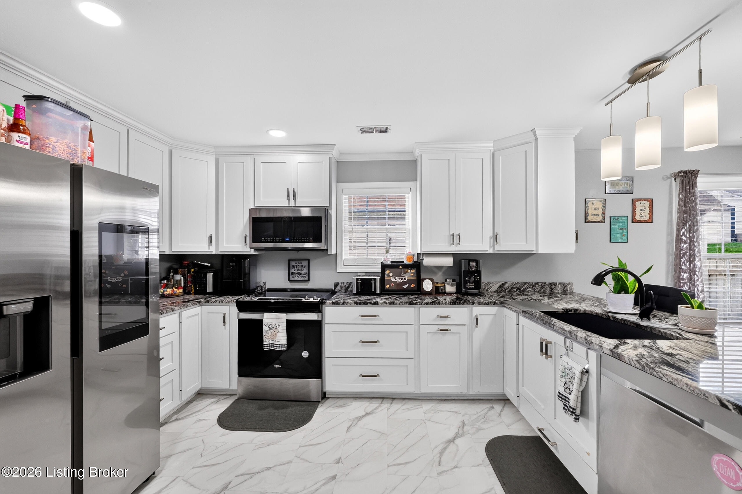 9814 Williamsborough Ln Property Photo 16