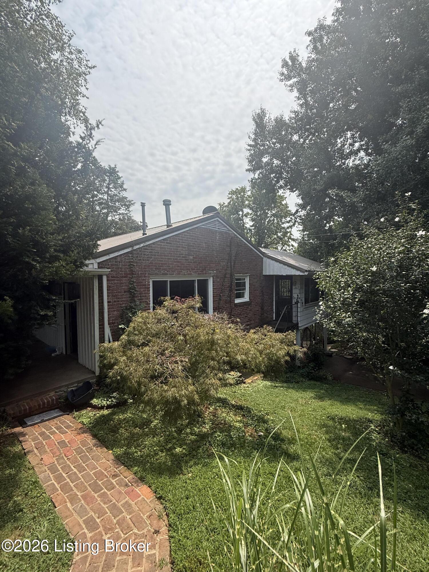 1918 Redleaf Dr Property Photo 2