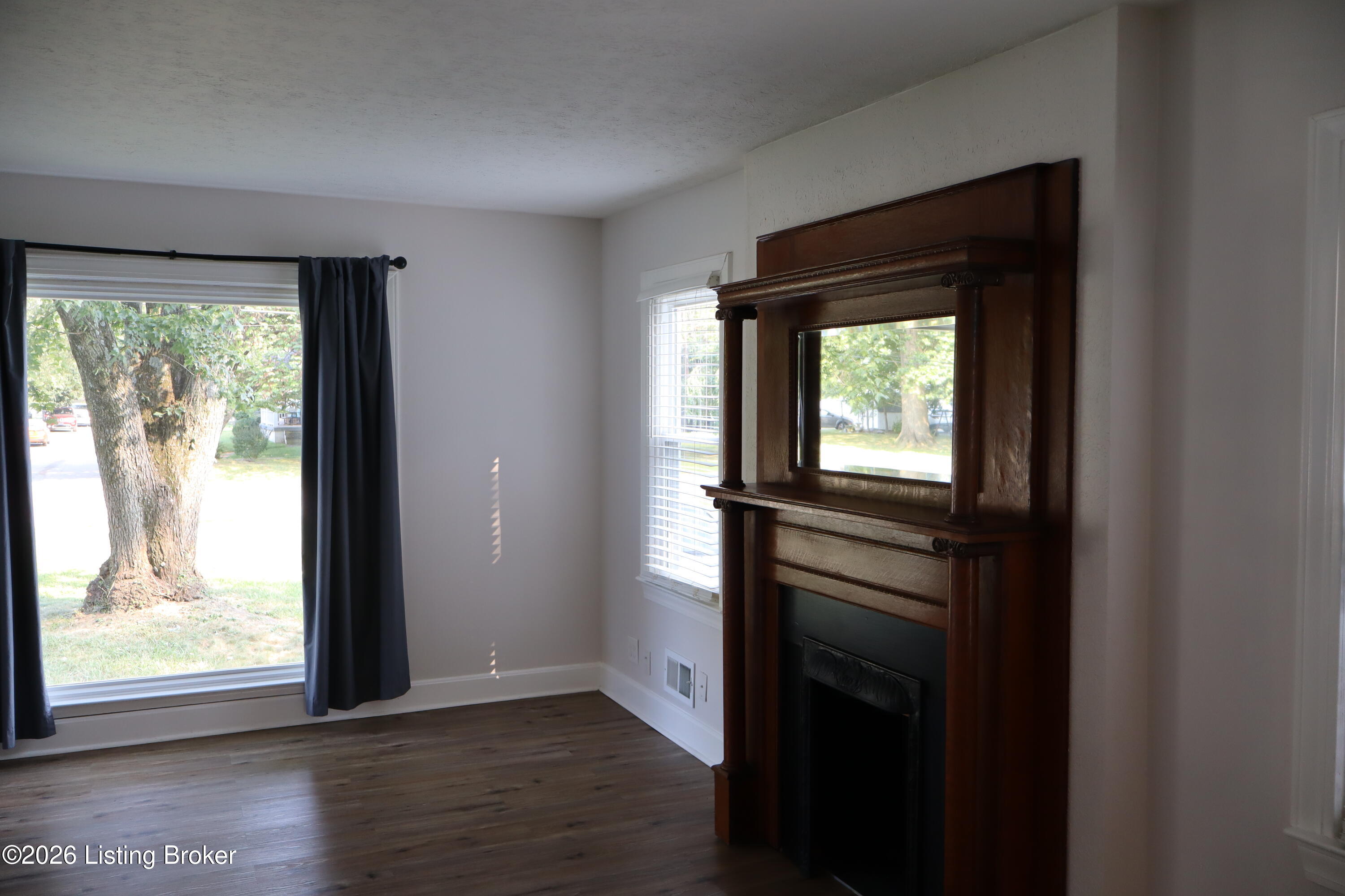 4832 S 6th St Property Photo 12