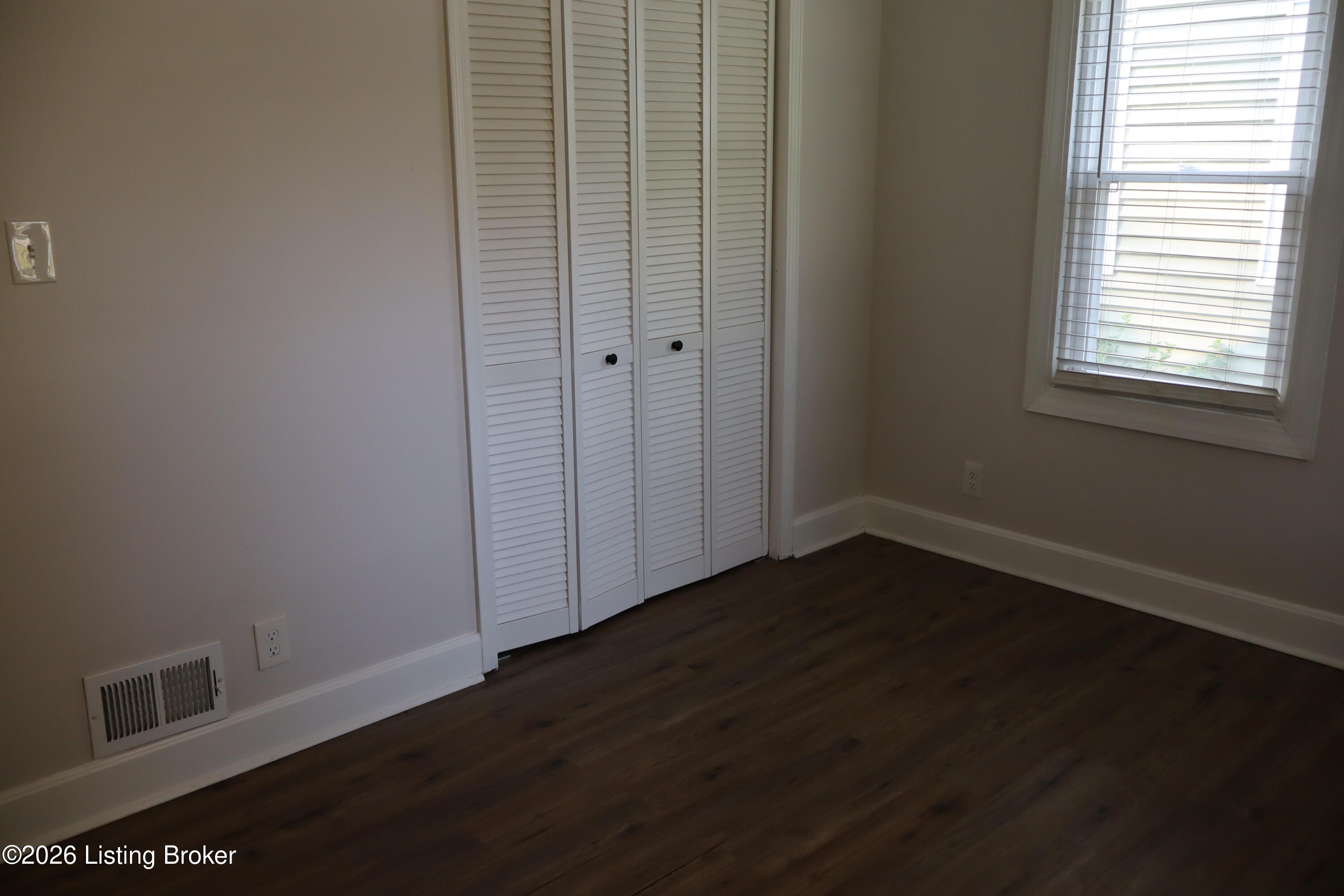 4832 S 6th St Property Photo 17