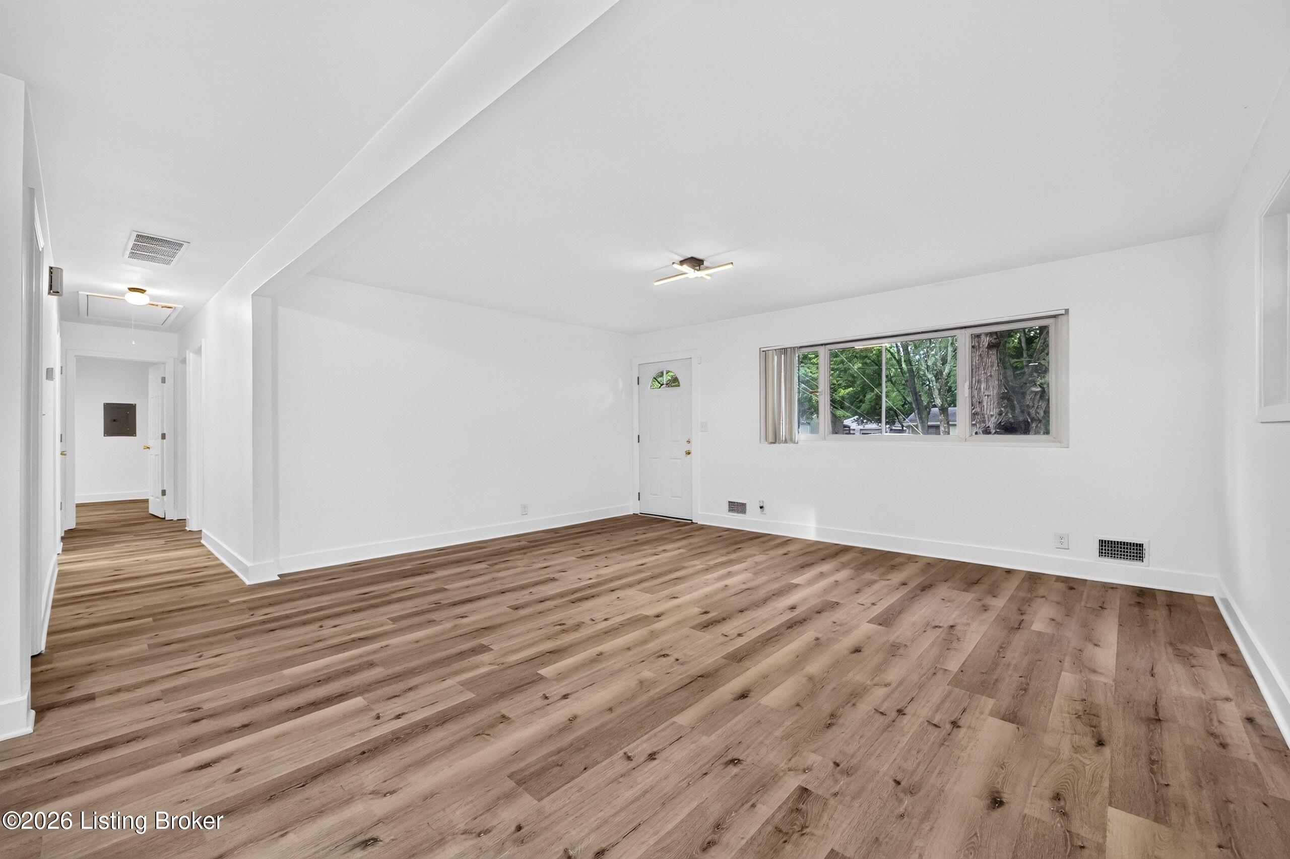 5105 Braidwood Dr Property Photo 4