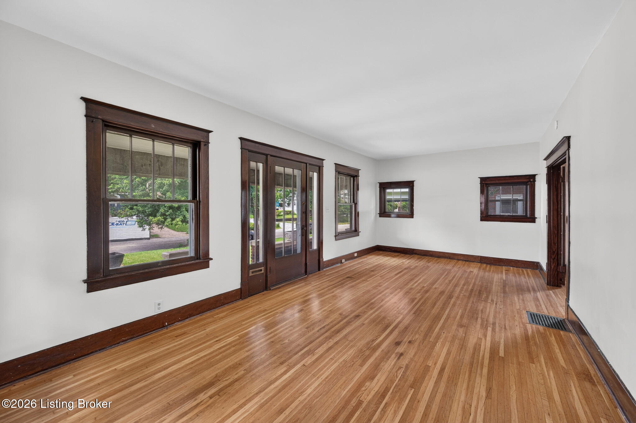 1844 Roanoke Ave Property Photo 6