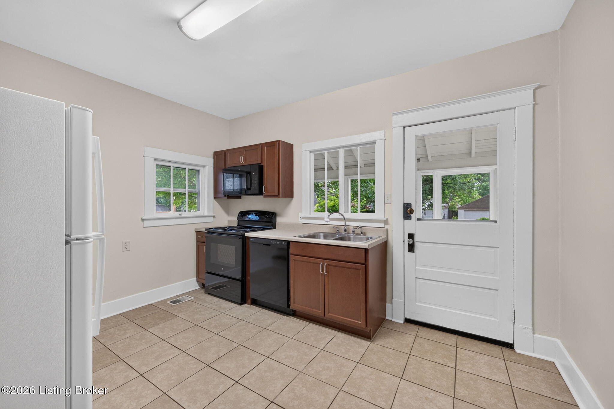 1844 Roanoke Ave Property Photo 14