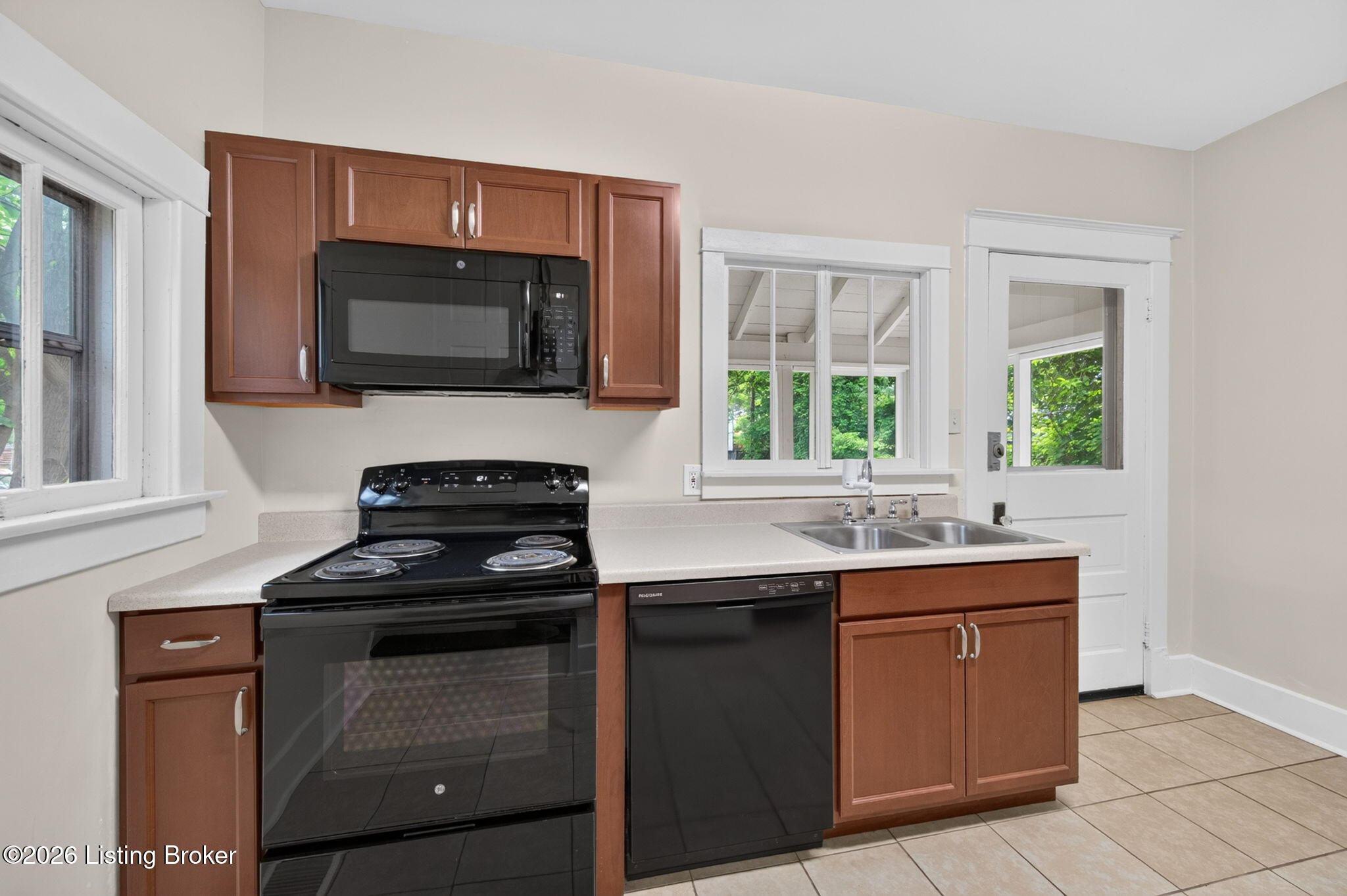 1844 Roanoke Ave Property Photo 15