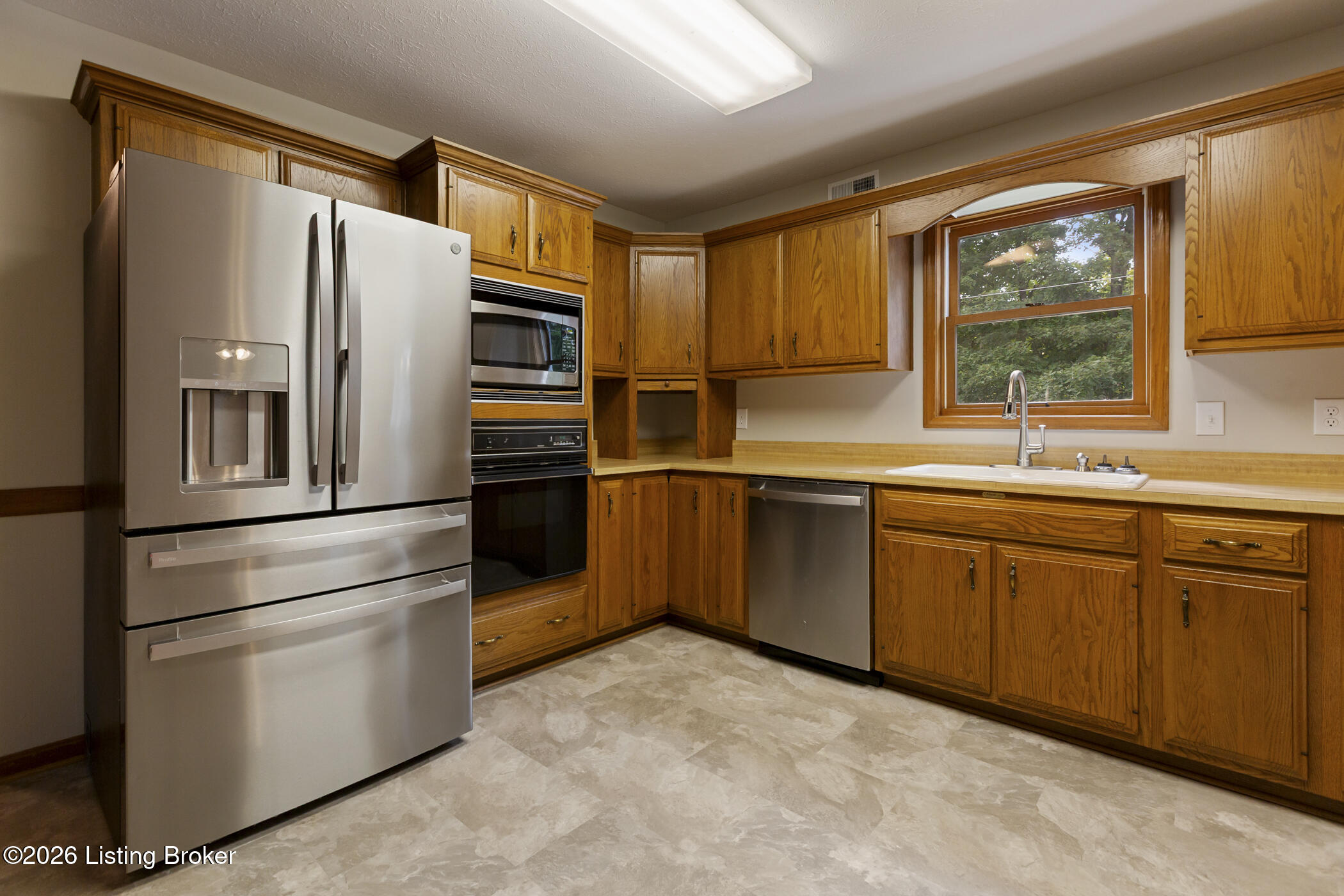 3716 Valley Creek Dr Property Photo 16