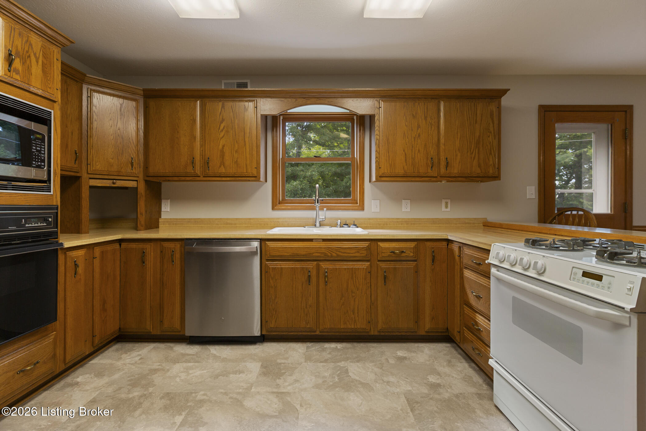 3716 Valley Creek Dr Property Photo 17