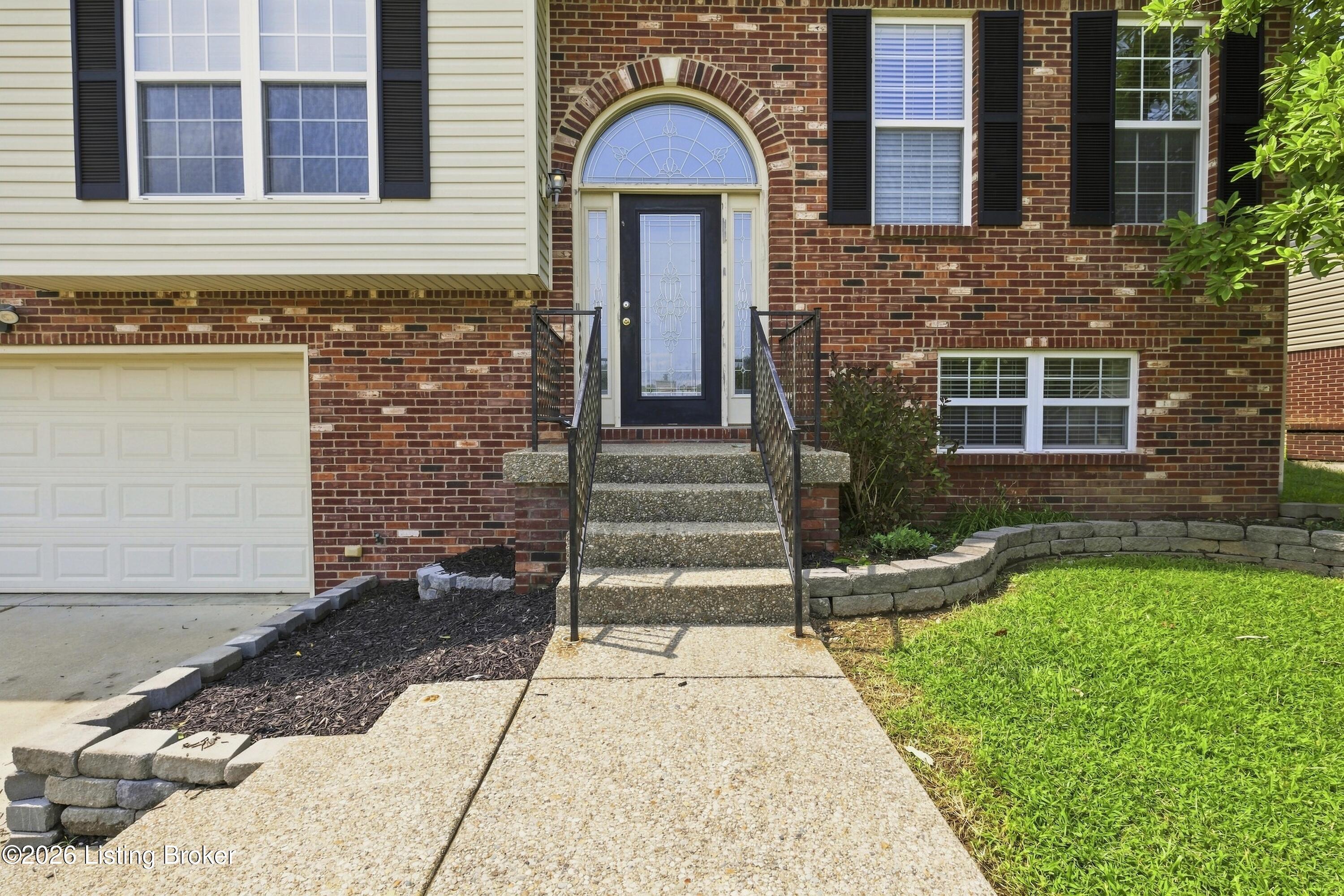 396 Oakview Dr Property Photo 4