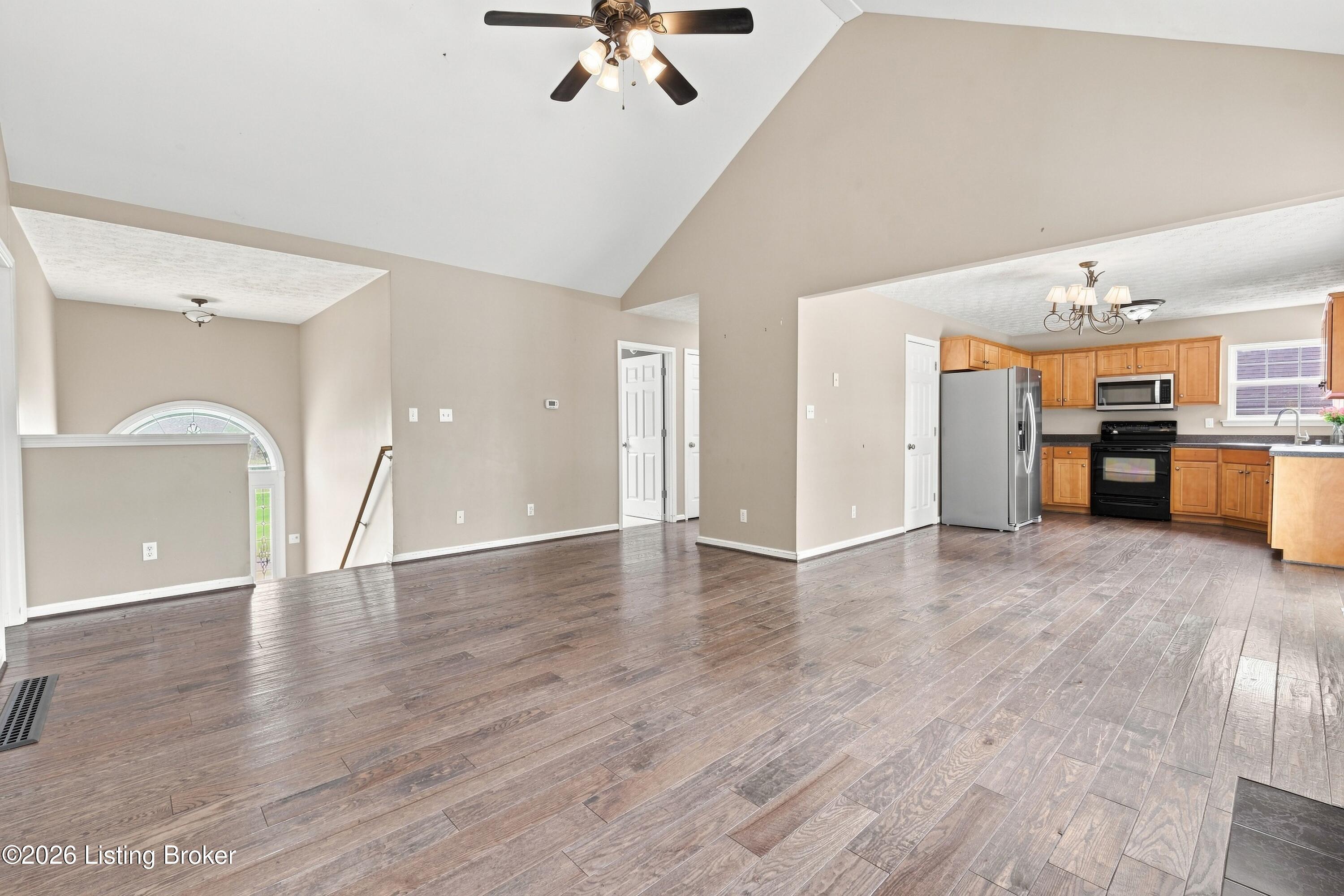 396 Oakview Dr Property Photo 6
