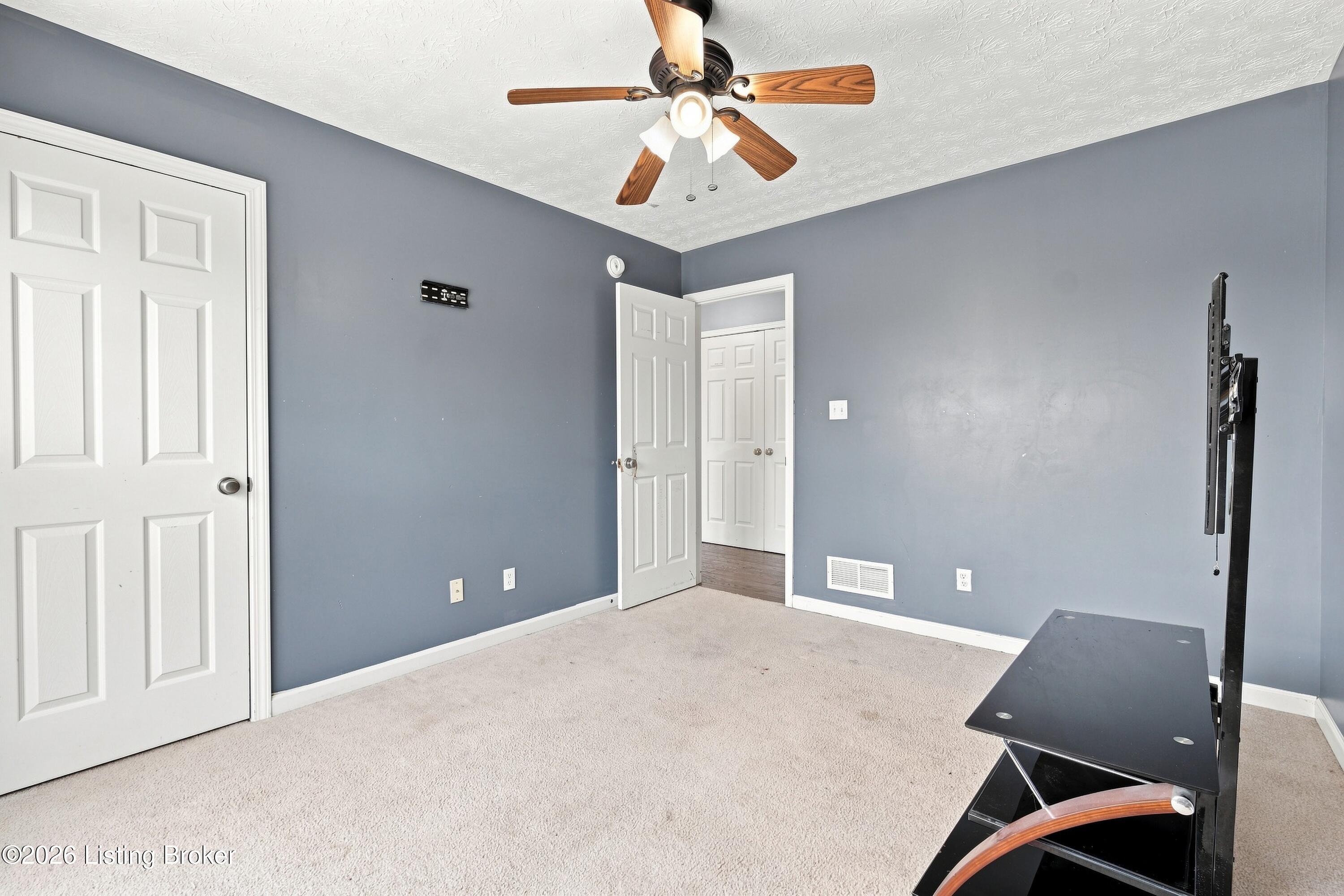 396 Oakview Dr Property Photo 18