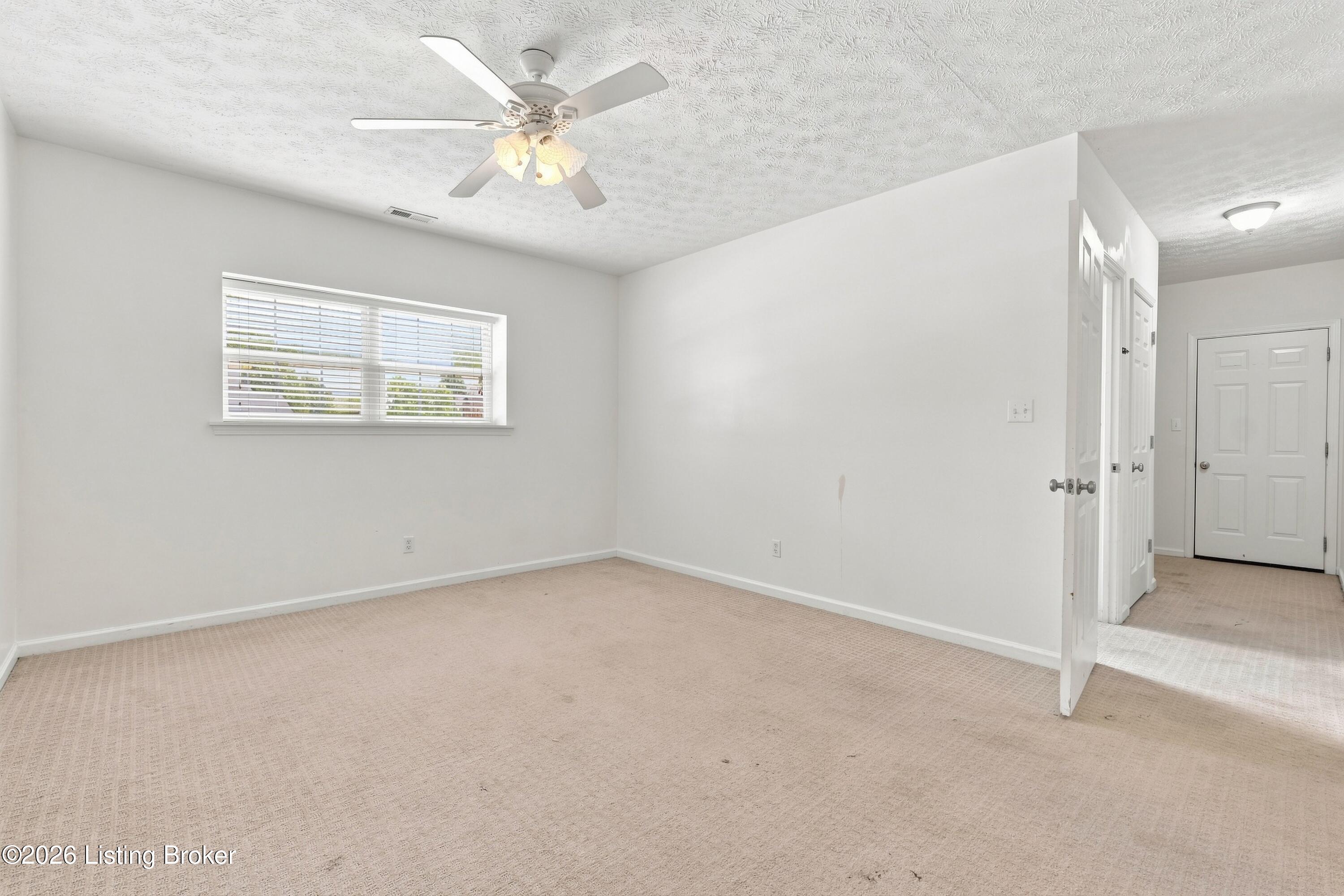 396 Oakview Dr Property Photo 22