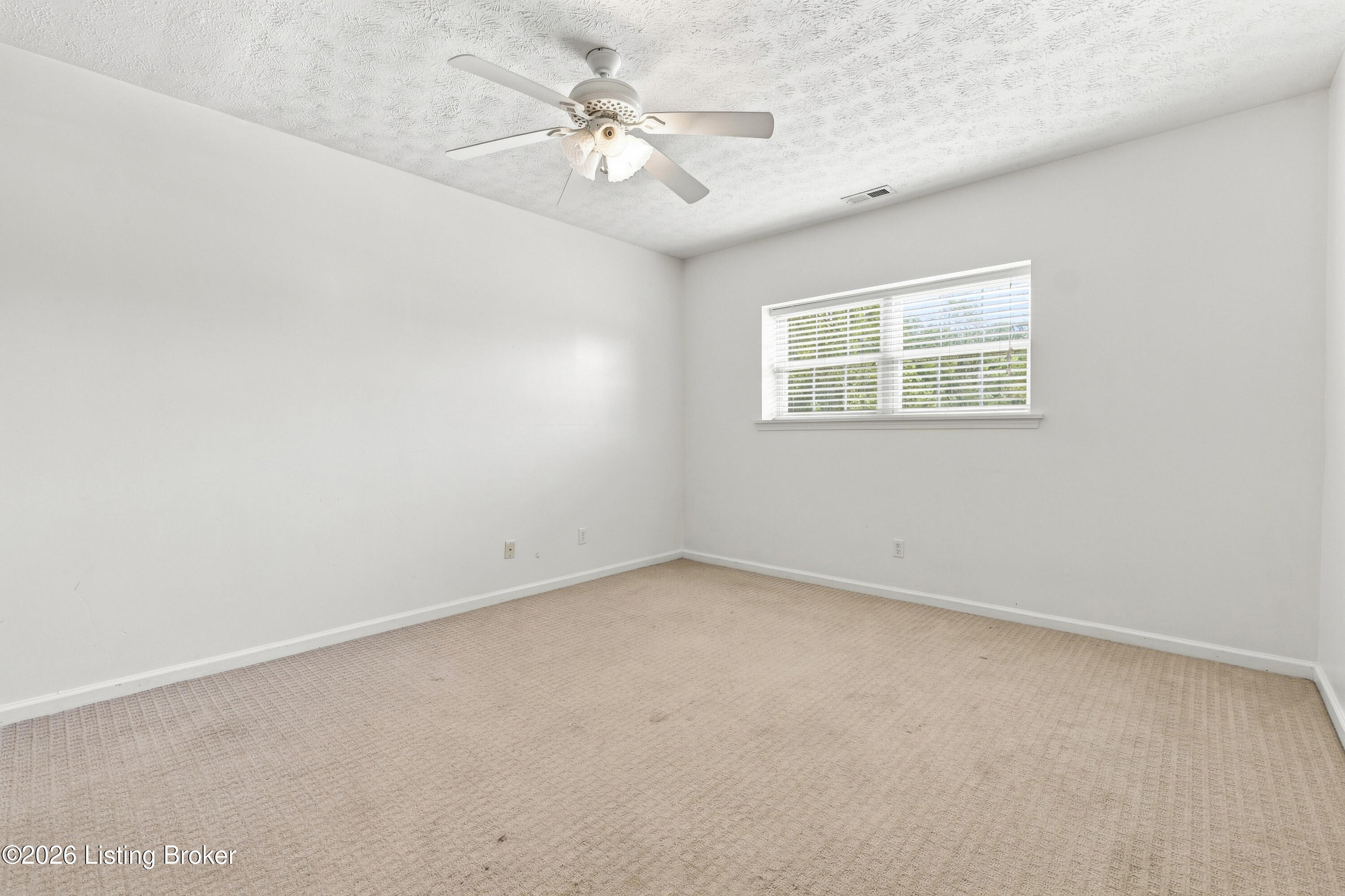 396 Oakview Dr Property Photo 23