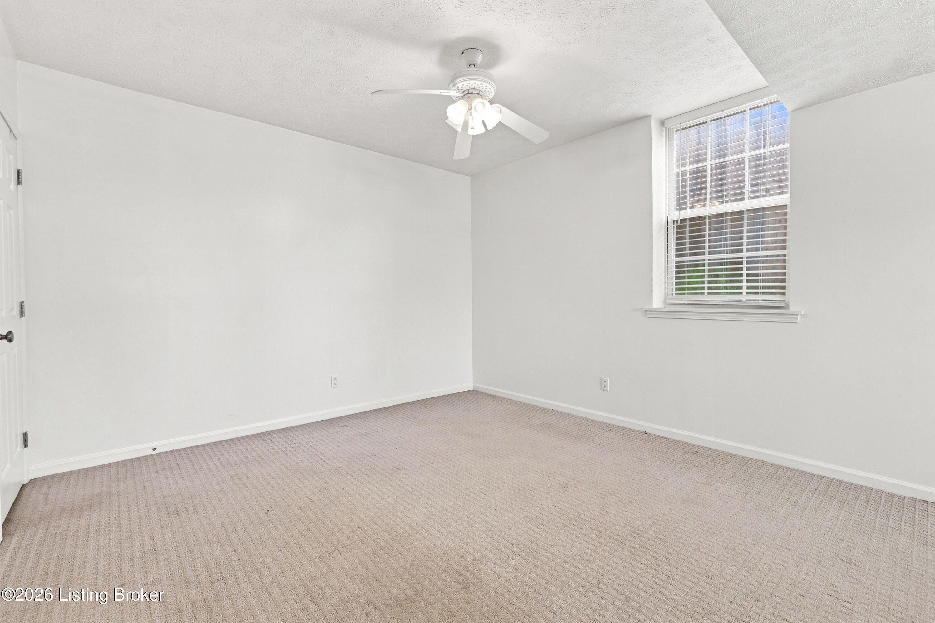 396 Oakview Dr Property Photo 25
