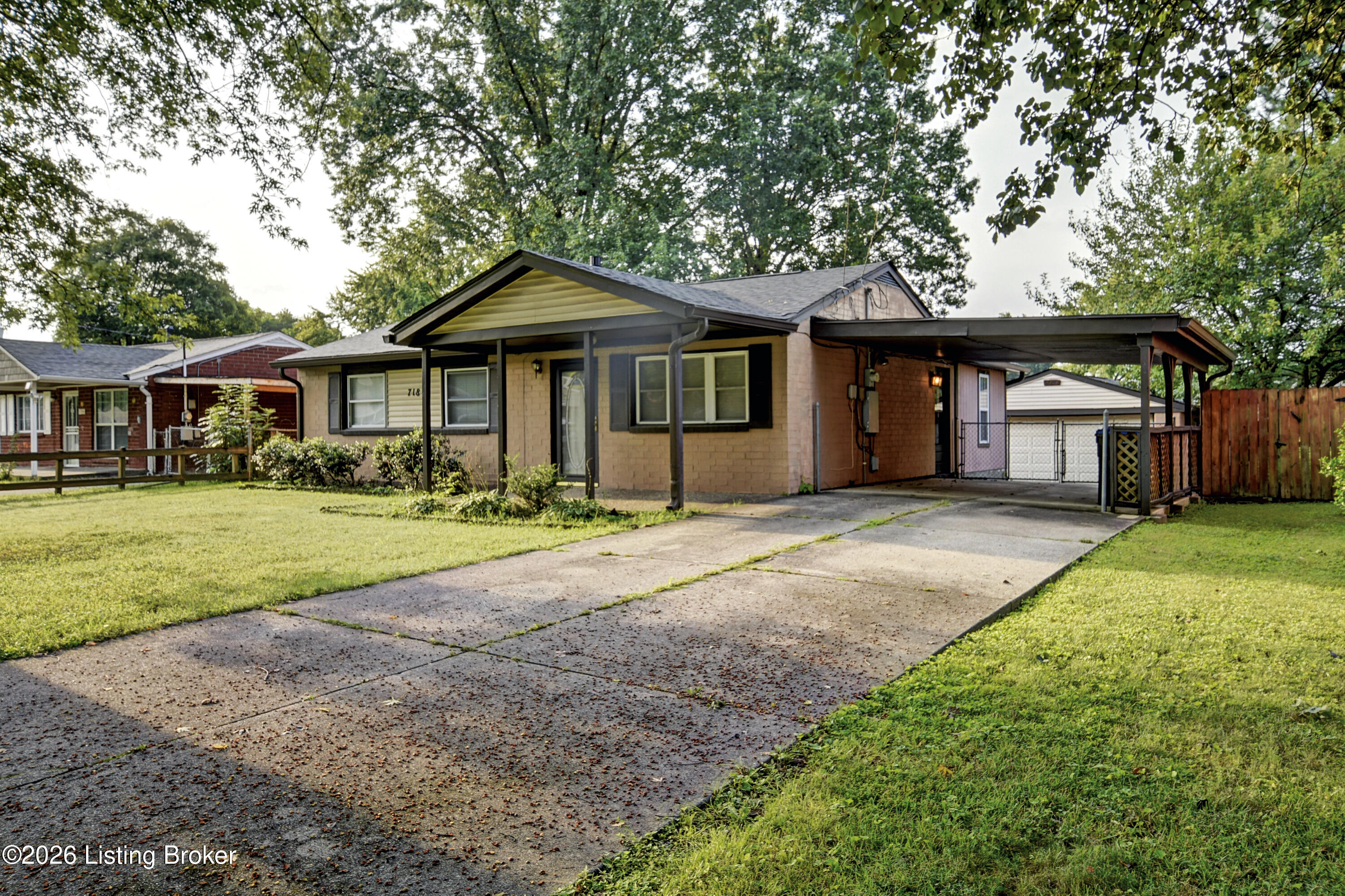718 Glengarry Dr Property Photo 1
