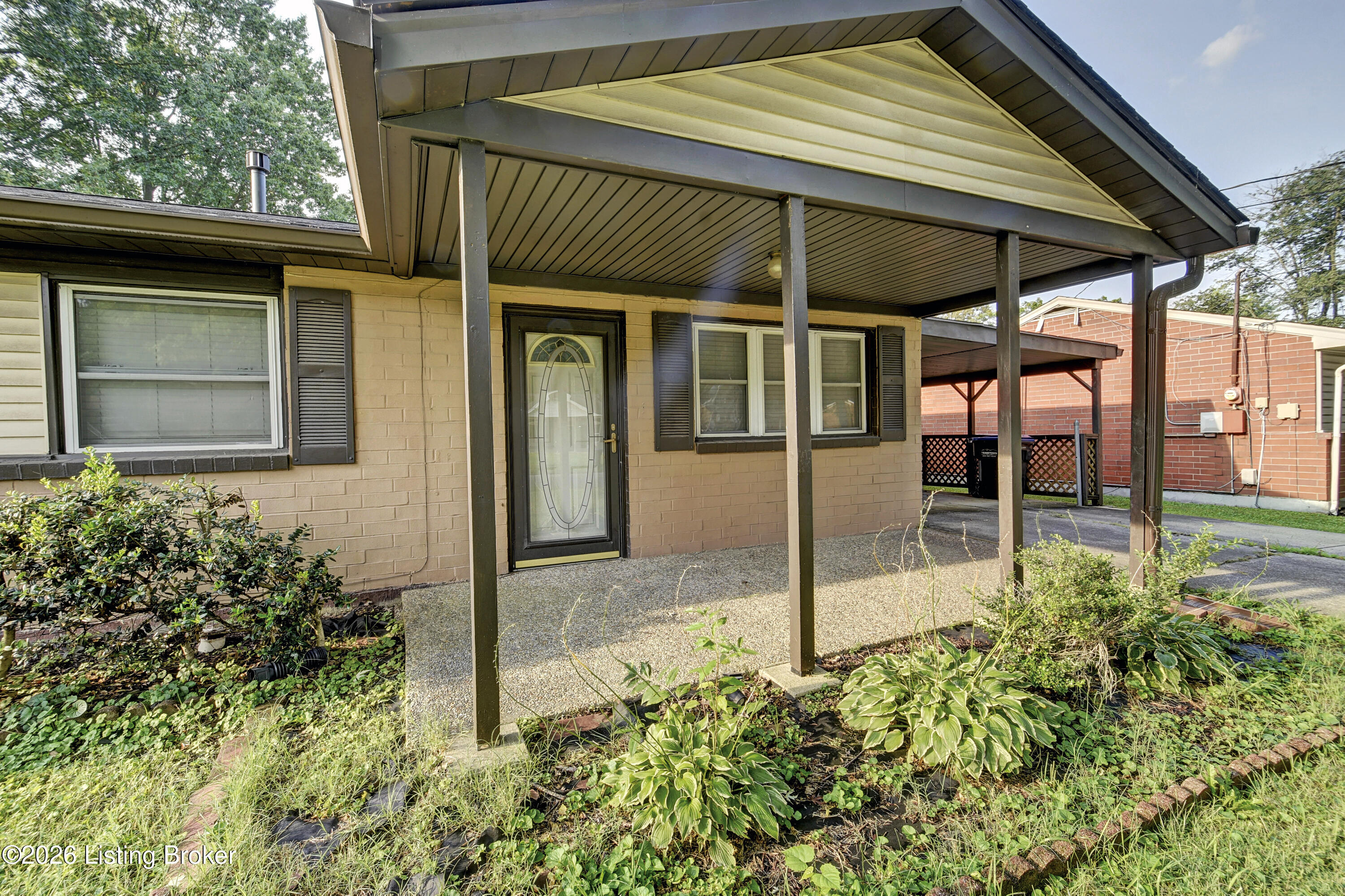 718 Glengarry Dr Property Photo 4