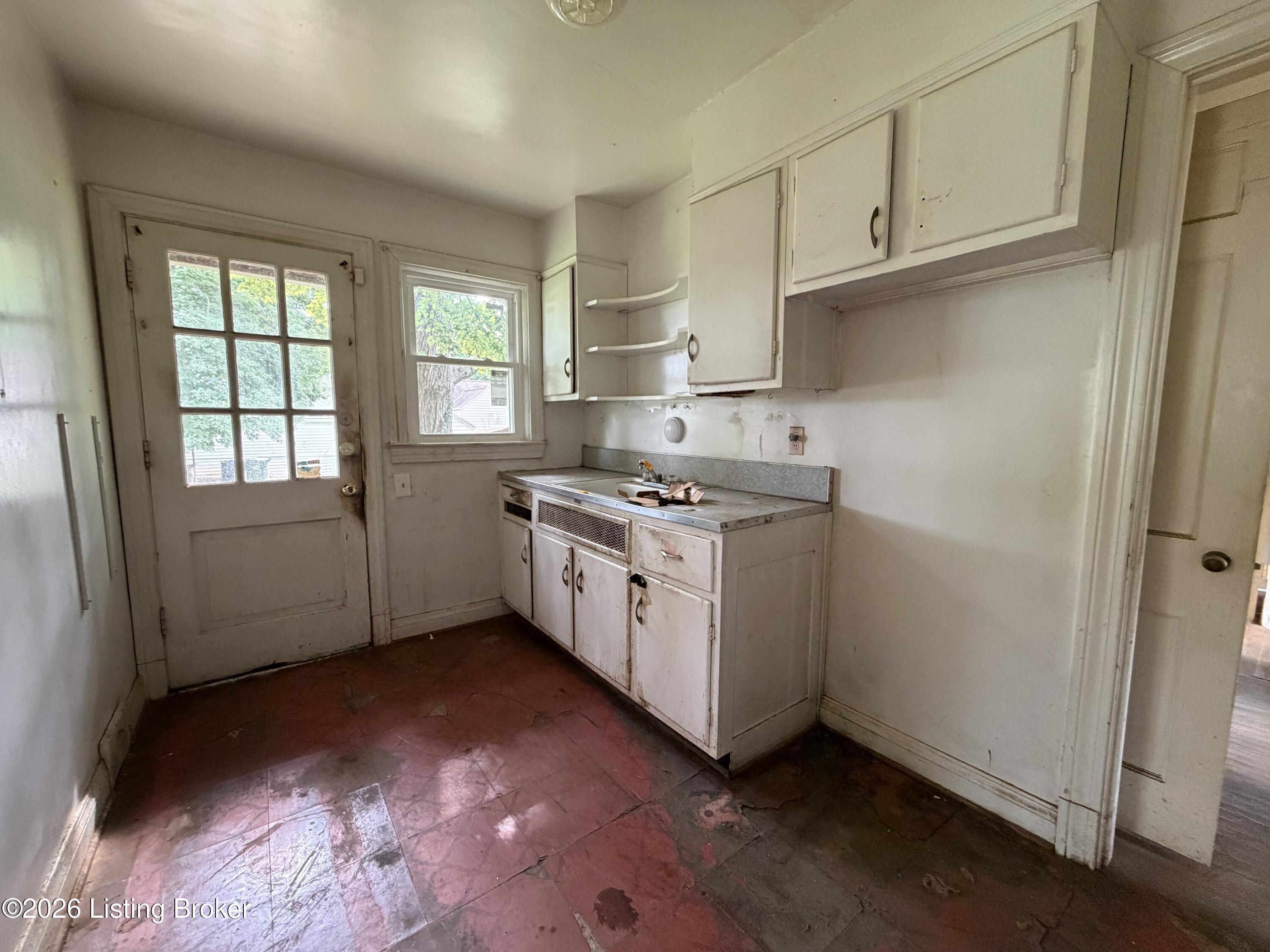 221 Don Allen Rd Property Photo 5