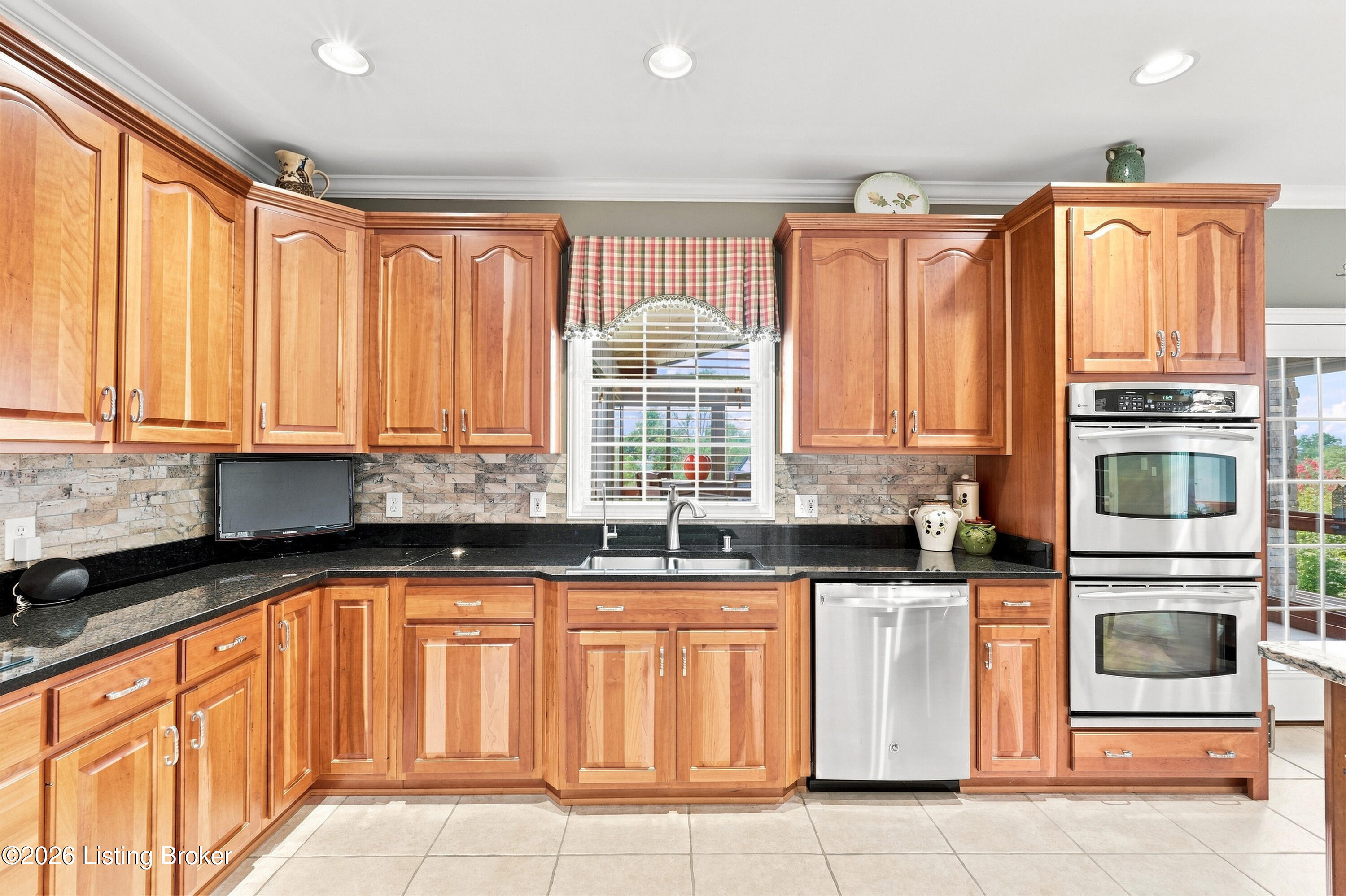 12218 Ridgeview Dr Property Photo 15