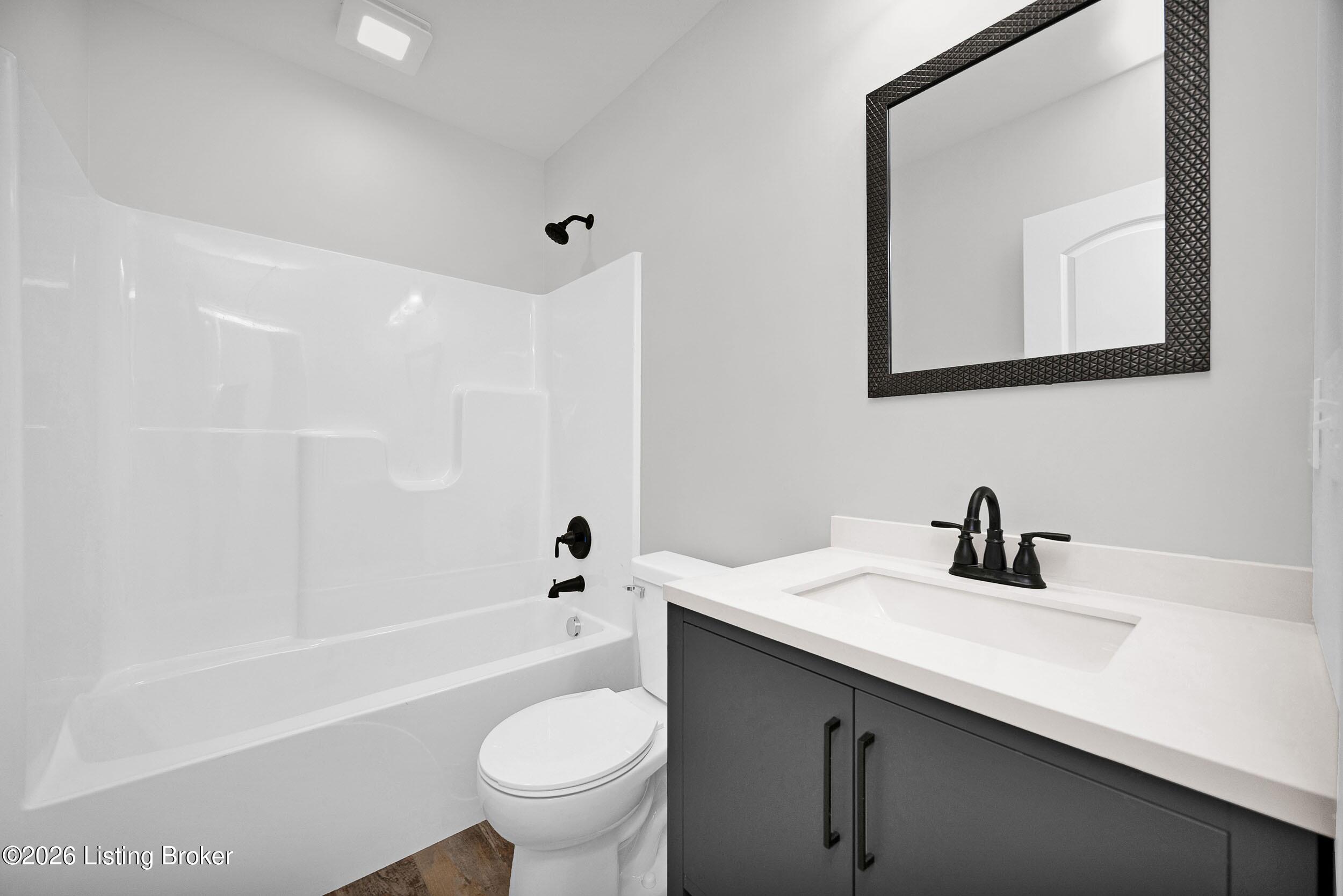 392 N 1st St Property Photo 15