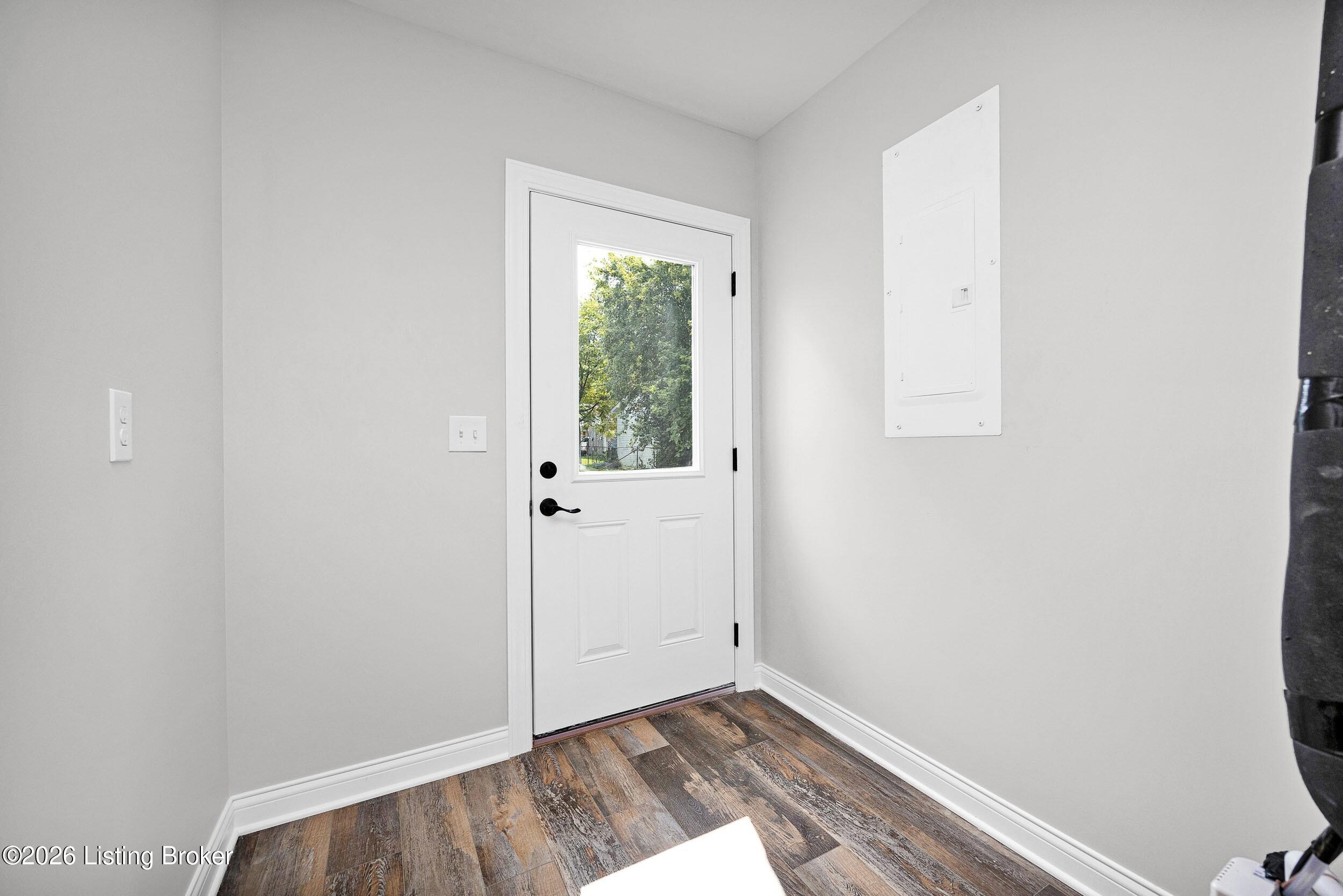 392 N 1st St Property Photo 16