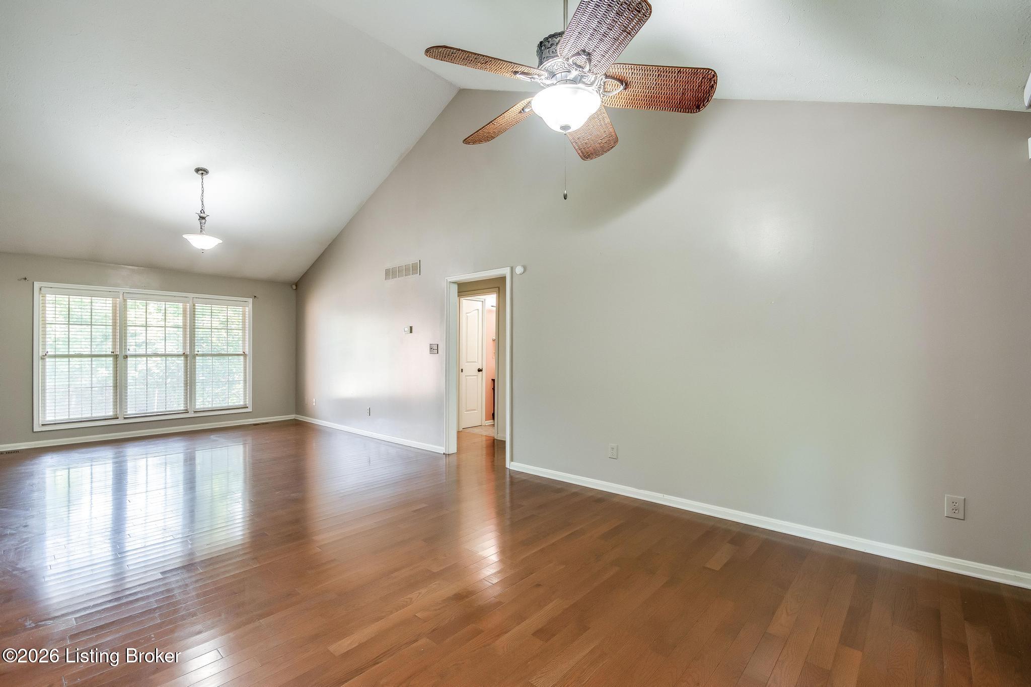 5902 Briscoe Ln Property Photo 2