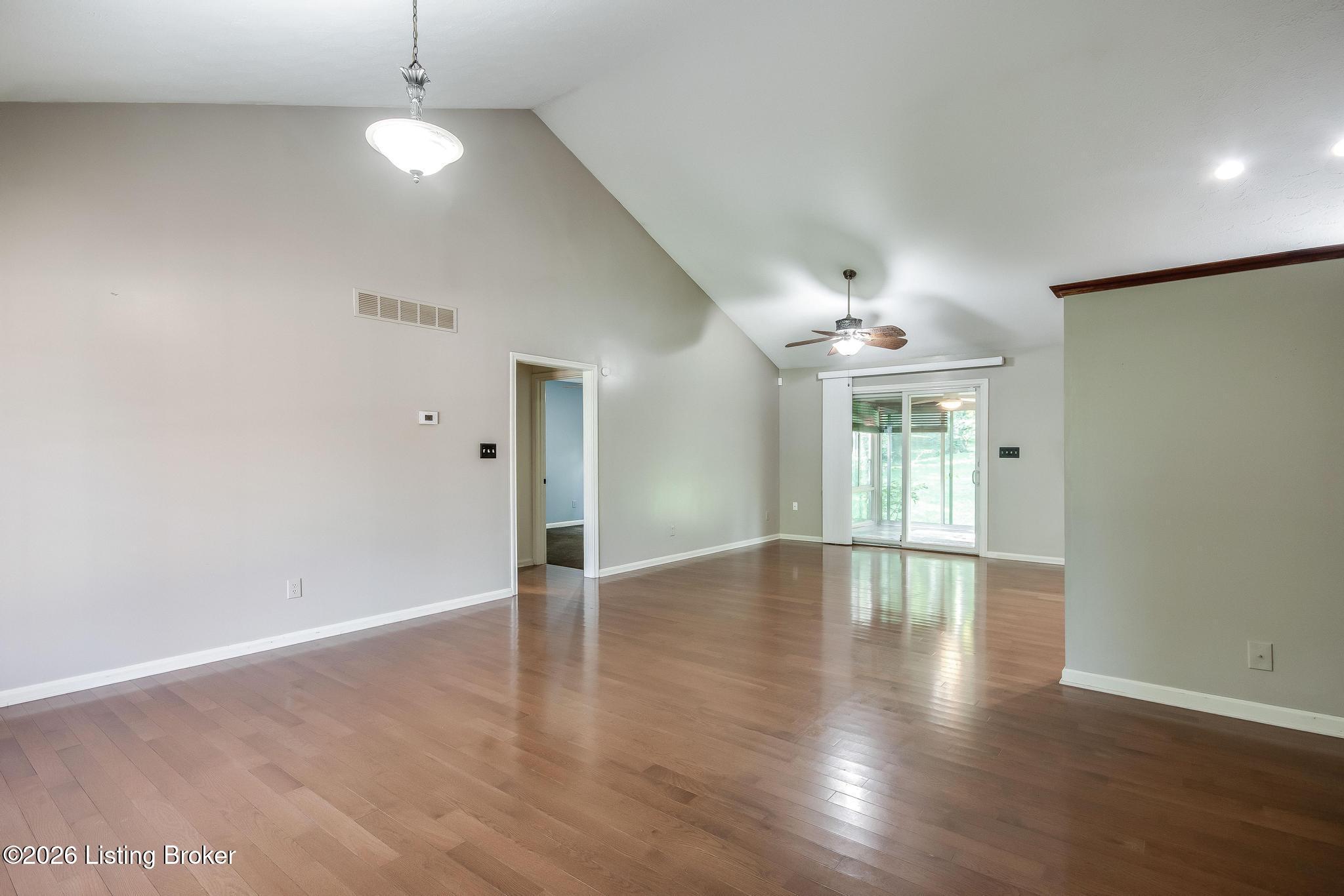 5902 Briscoe Ln Property Photo 3