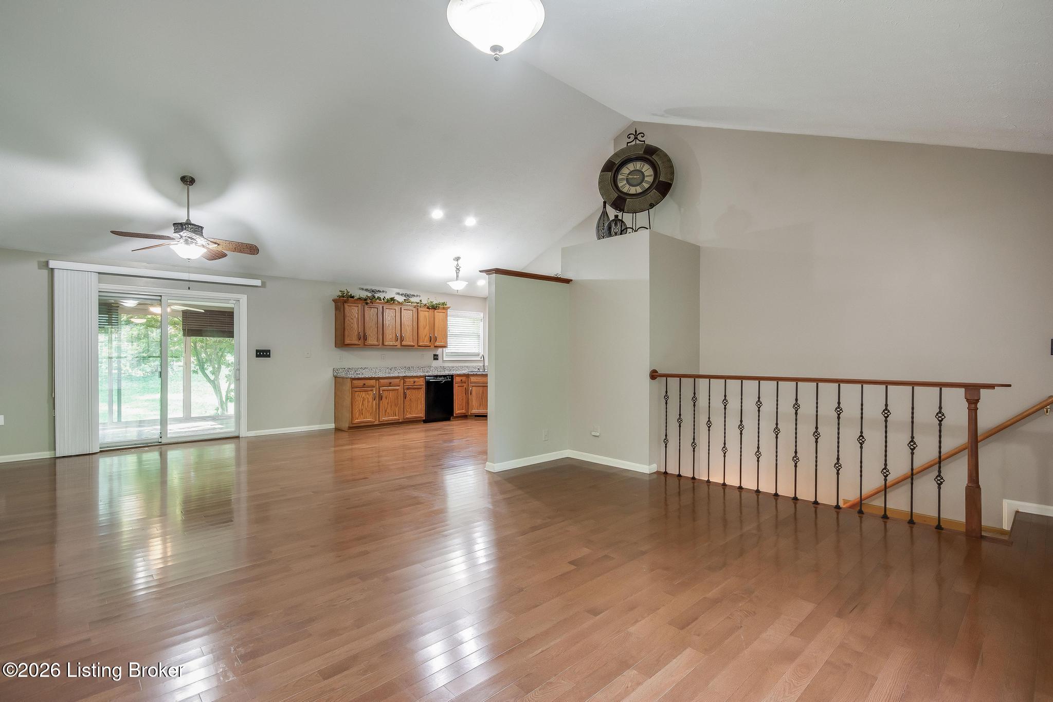 5902 Briscoe Ln Property Photo 6